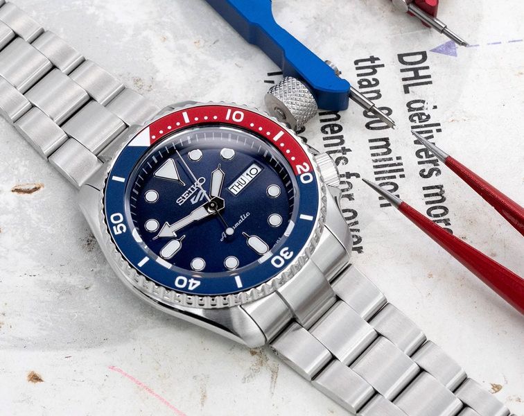 Seiko 5 Sports Blue Dial Men 42.5mm - view 3