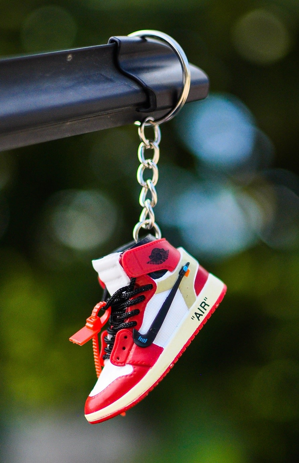 Kicks Machine 3D Sneaker Keychain AJ1 OFFWhte Chicago - view 2