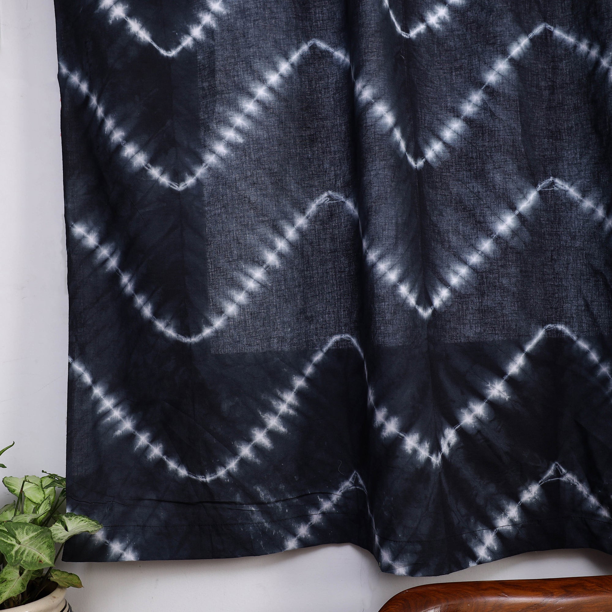 HAVELI CHRONICLES Black - Tie & Dye Cotton Shibori Curtain for Window (Set of 2) 36 - view 3
