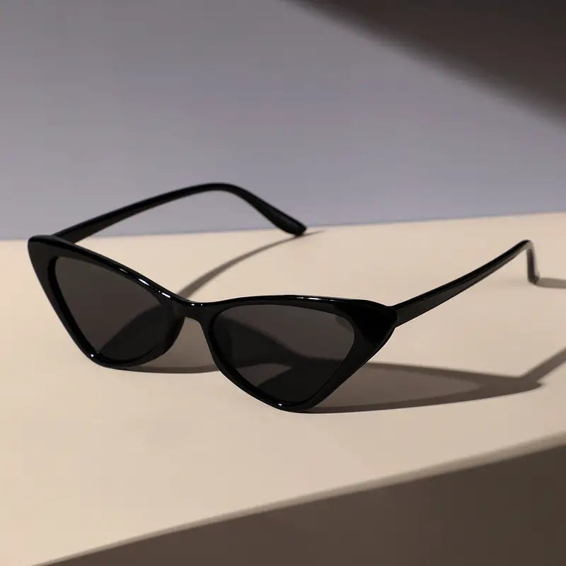 Roposo Clout Cat Eye Women Sunglasses - view 4