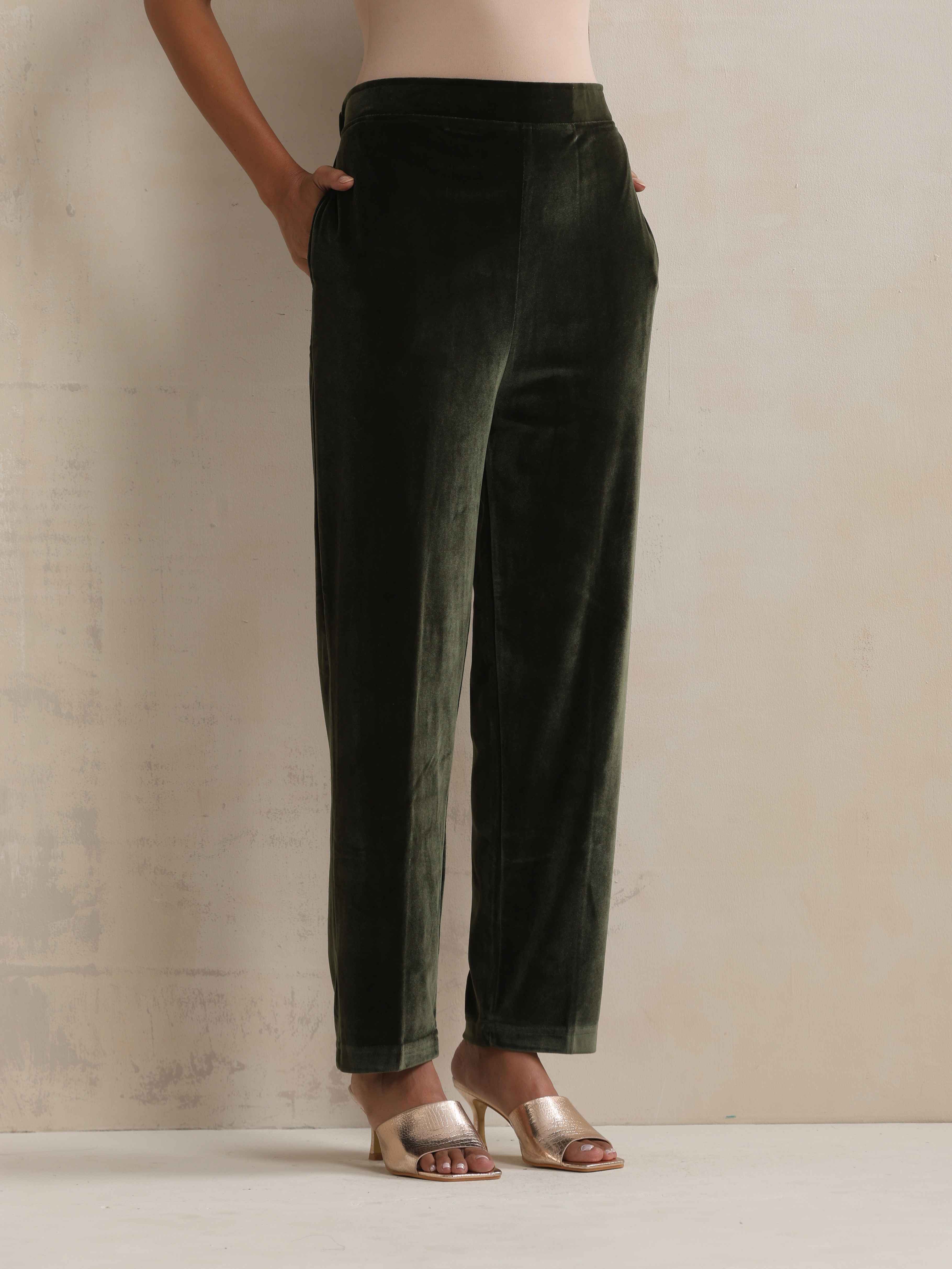 trueBrowns Green Velvet Floral Embroidered Kurta Pant Dupatta Set - view 8