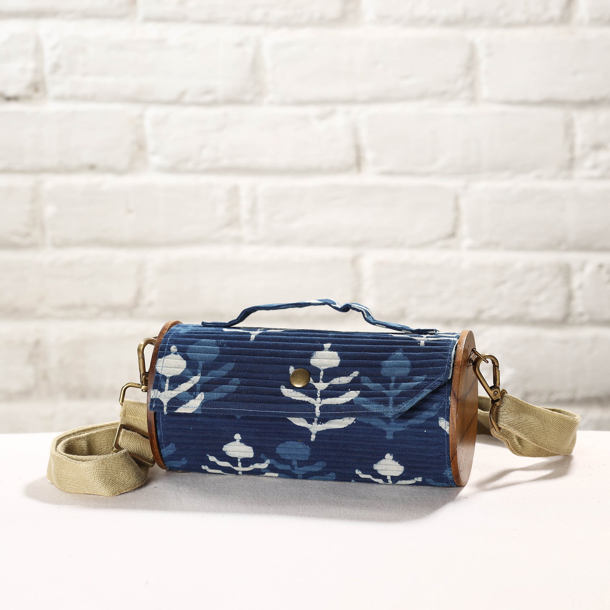 LUKKA CHUPPI Blue - DIY Round Sling Bag / Clutch With Changeable Sleeve - view 3