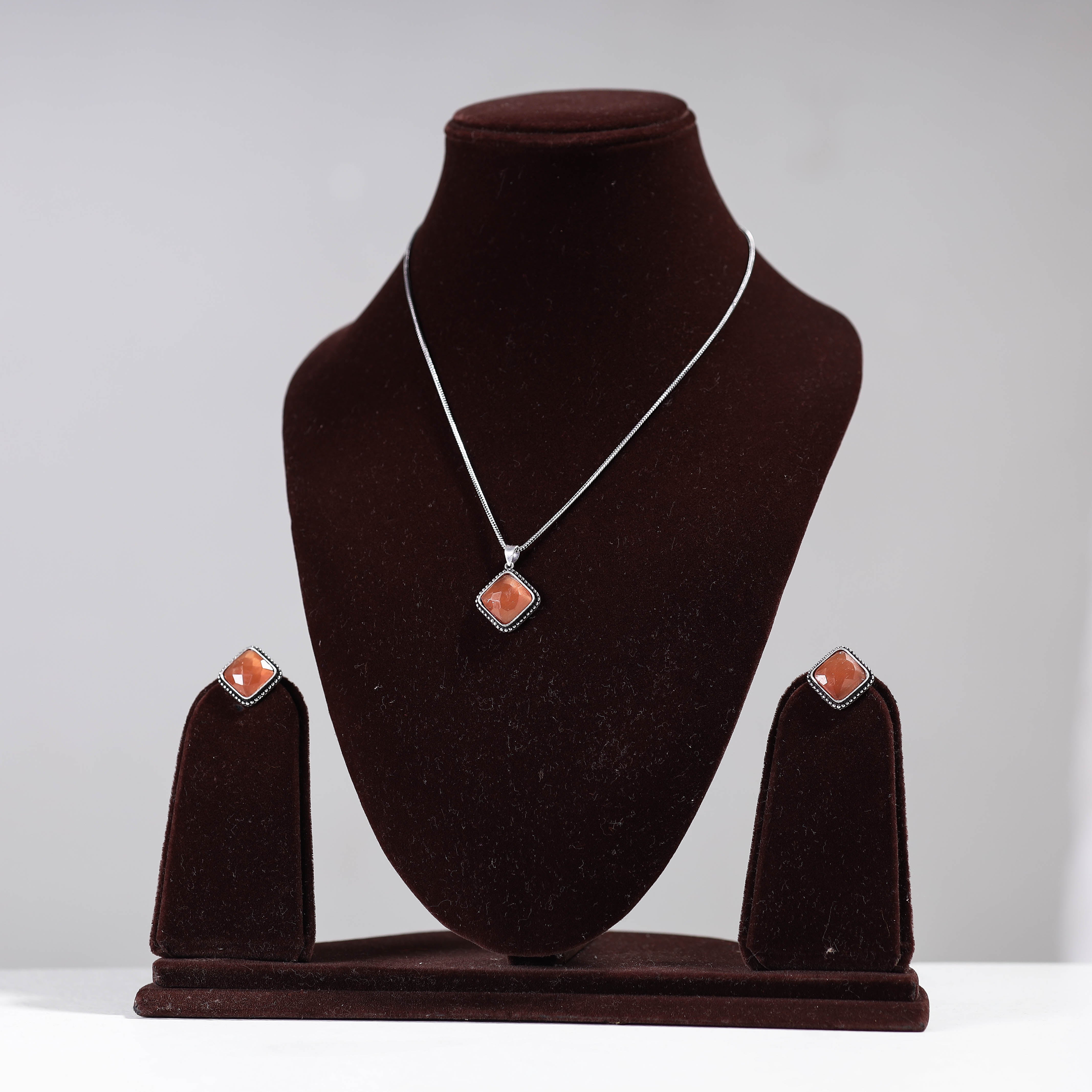 WHITE RIVER STORIES Antique Silver Finish Oxidised Brass Base Stone Work Necklace Set