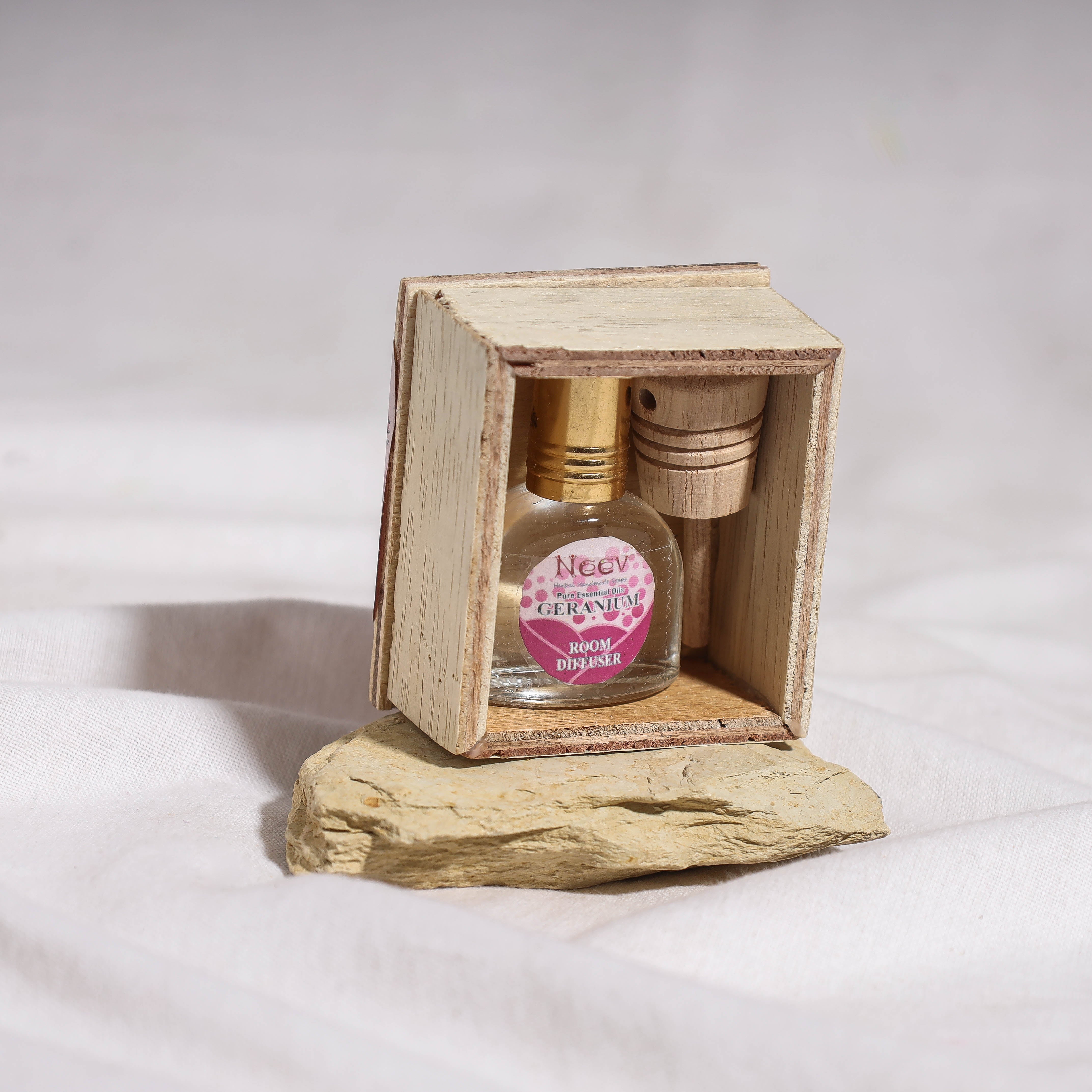 Tranquil sensitive healing – NEEV "Geranium Room Diffuser Tranquil, Sensitive , Healing"