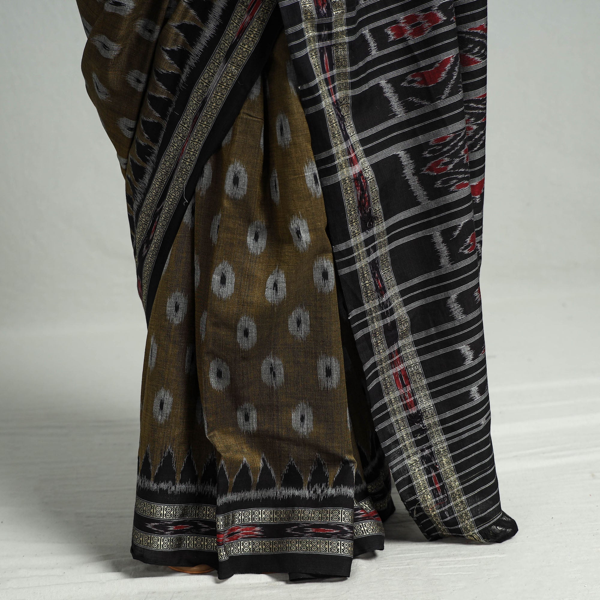 ASHOKA ASSEMBLE - CELEBRATING CRAFTS OF ODISHA Brown - Khandua Ikat Weave Handloom Cotton Saree 24 - view 5