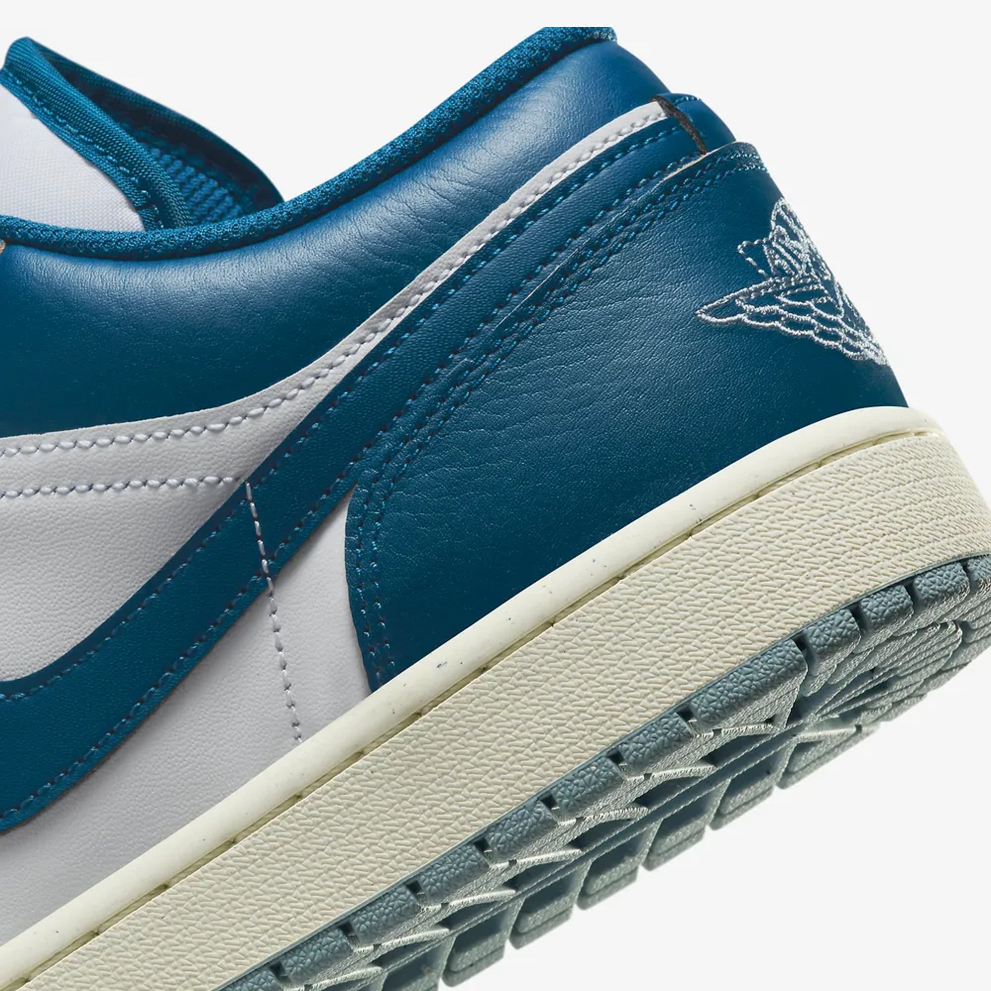 Jordan | AIR JORDAN 1 LOW SE { WHITE/INDUSTRIAL BLUE-BLUE GREY-SAIL - view 5