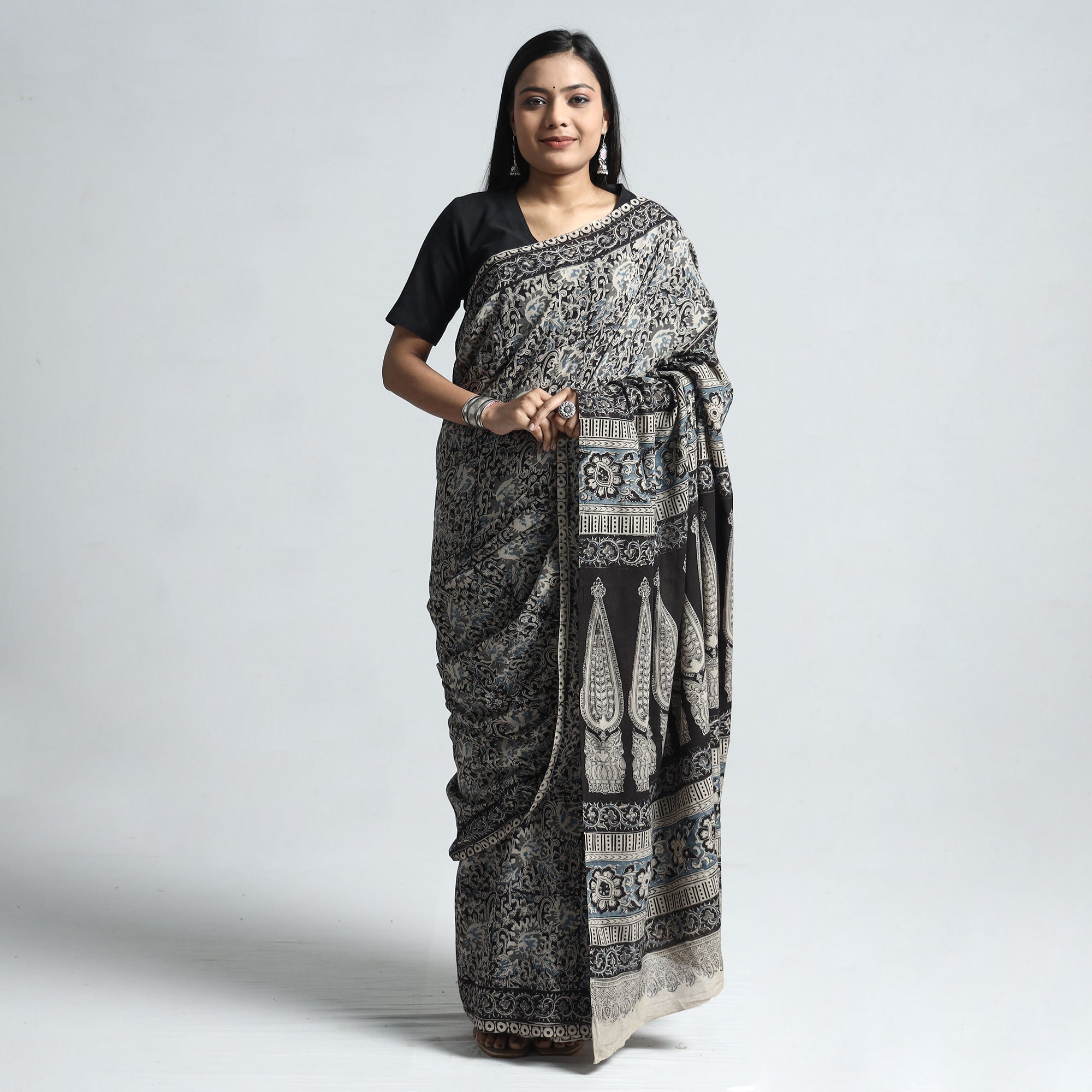 VENKATA BHANU KALAMKARI PEDANA Black - Pedana Block Print Cotton Kalamkari Saree - view 2