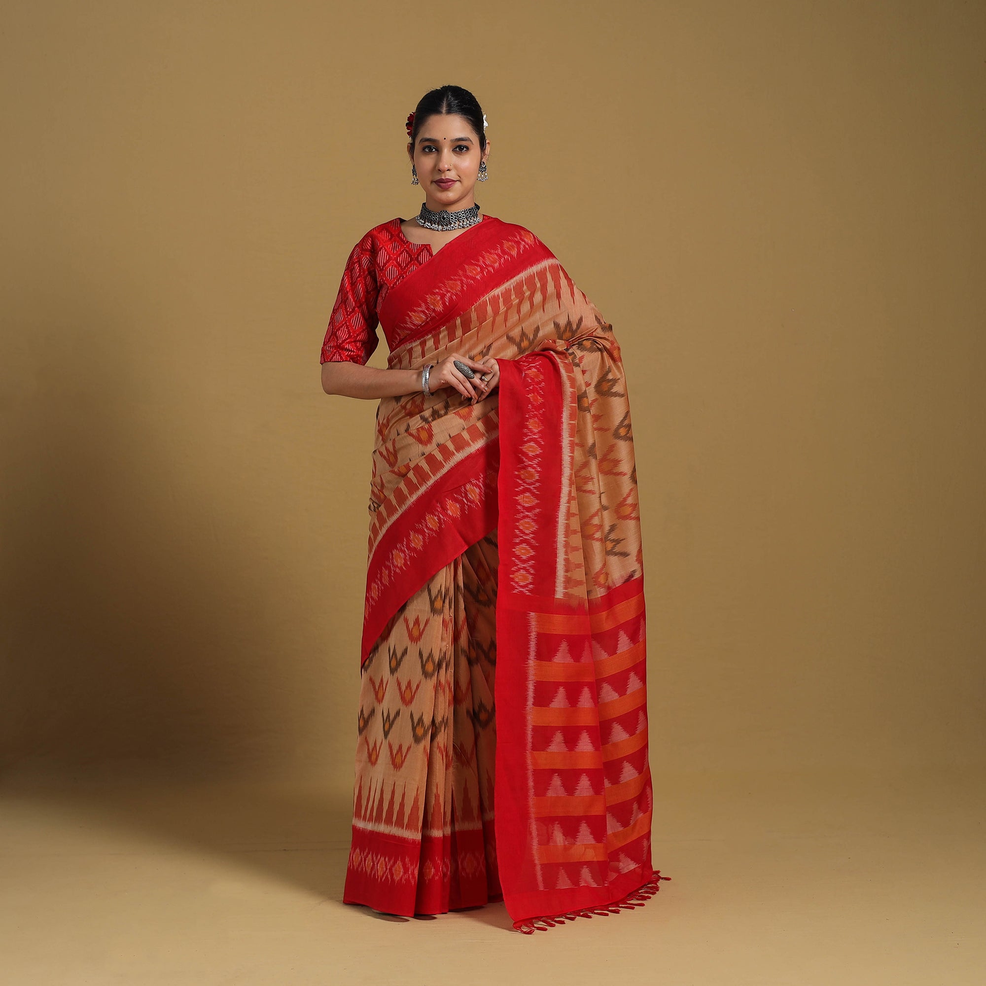 SOUTH KARGHA Beige - Telia Rumal Handloom Cotton Pochampally Double Ikat Saree 12