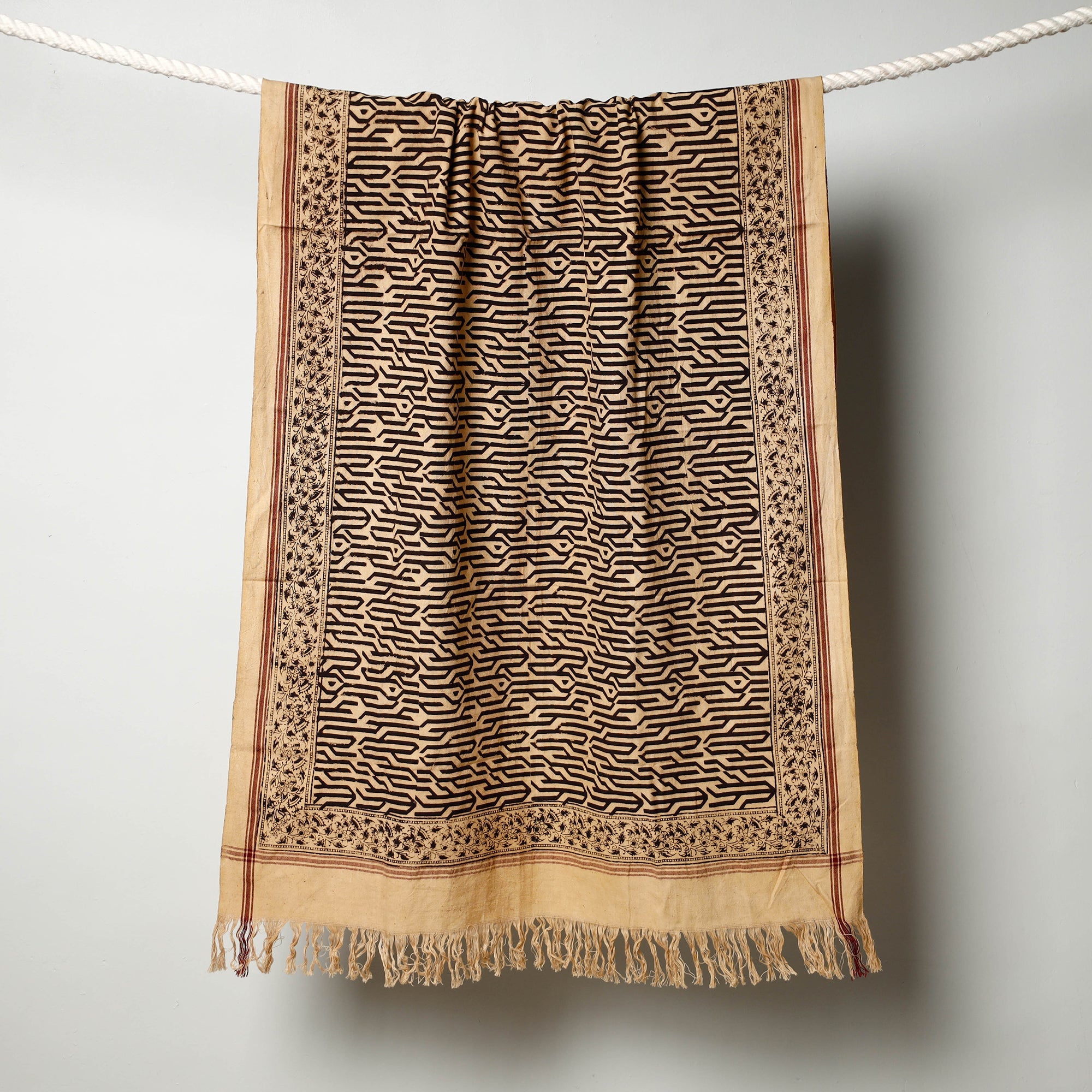PITCHUKA SRINIVAS KALAMKARI PEDANA Black - Pedana Kalamkari Block Printed Handloom Cotton Towel - view 2