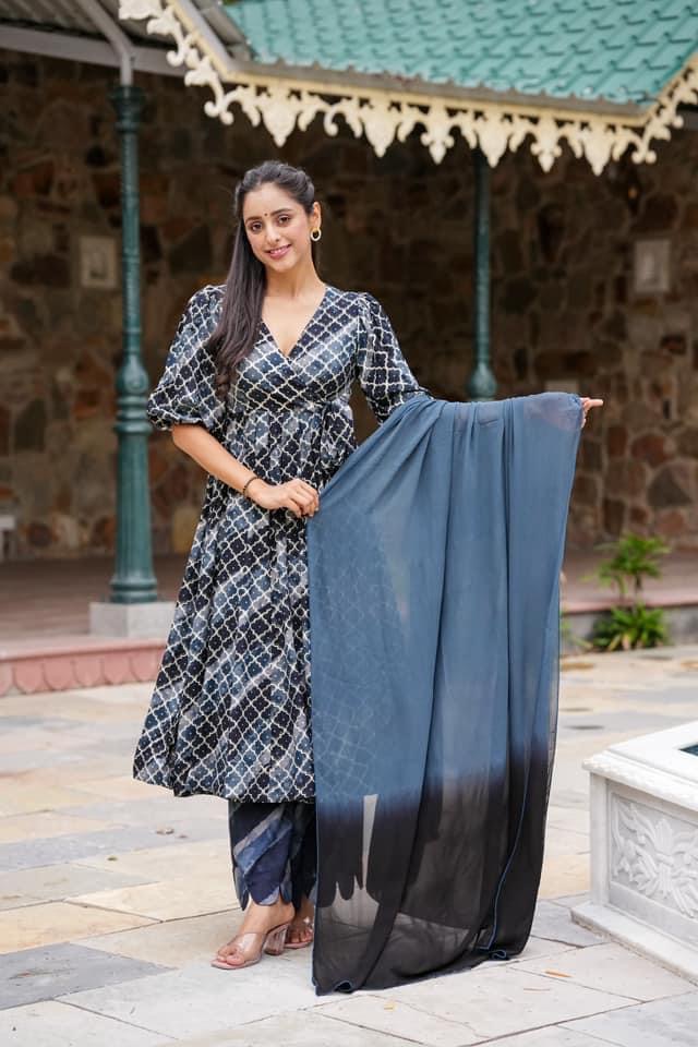 Idaho-o Raghavi rayon kurta-palazzo set