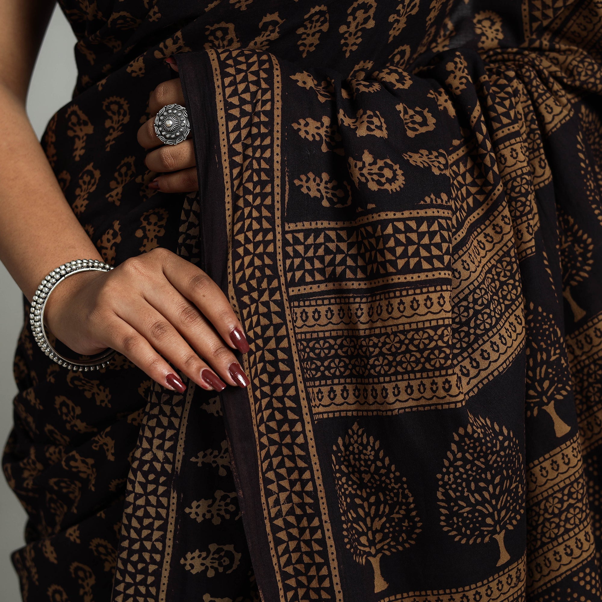 BAGH PRINTS BY MOHAMMED BILAL KHATRI Brown - Natural Dyed Bagh Print Cotton Saree with Blouse Piece 08 - view 4