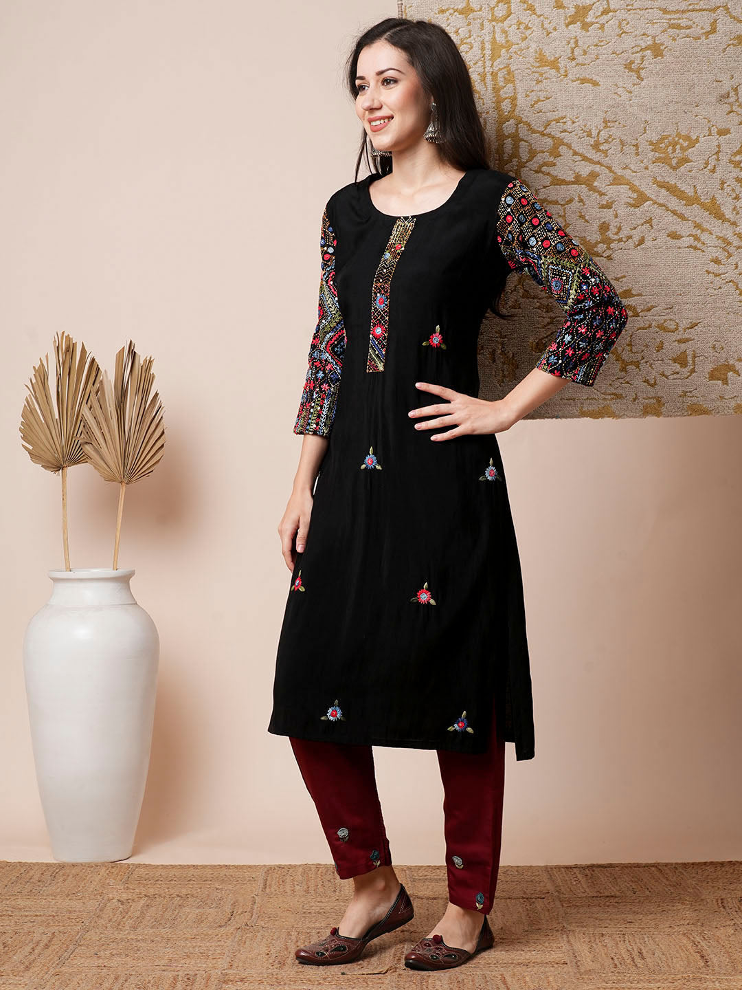 FASHOR Solid Floral Embroidered Straight Fit Kurta - Black - view 4