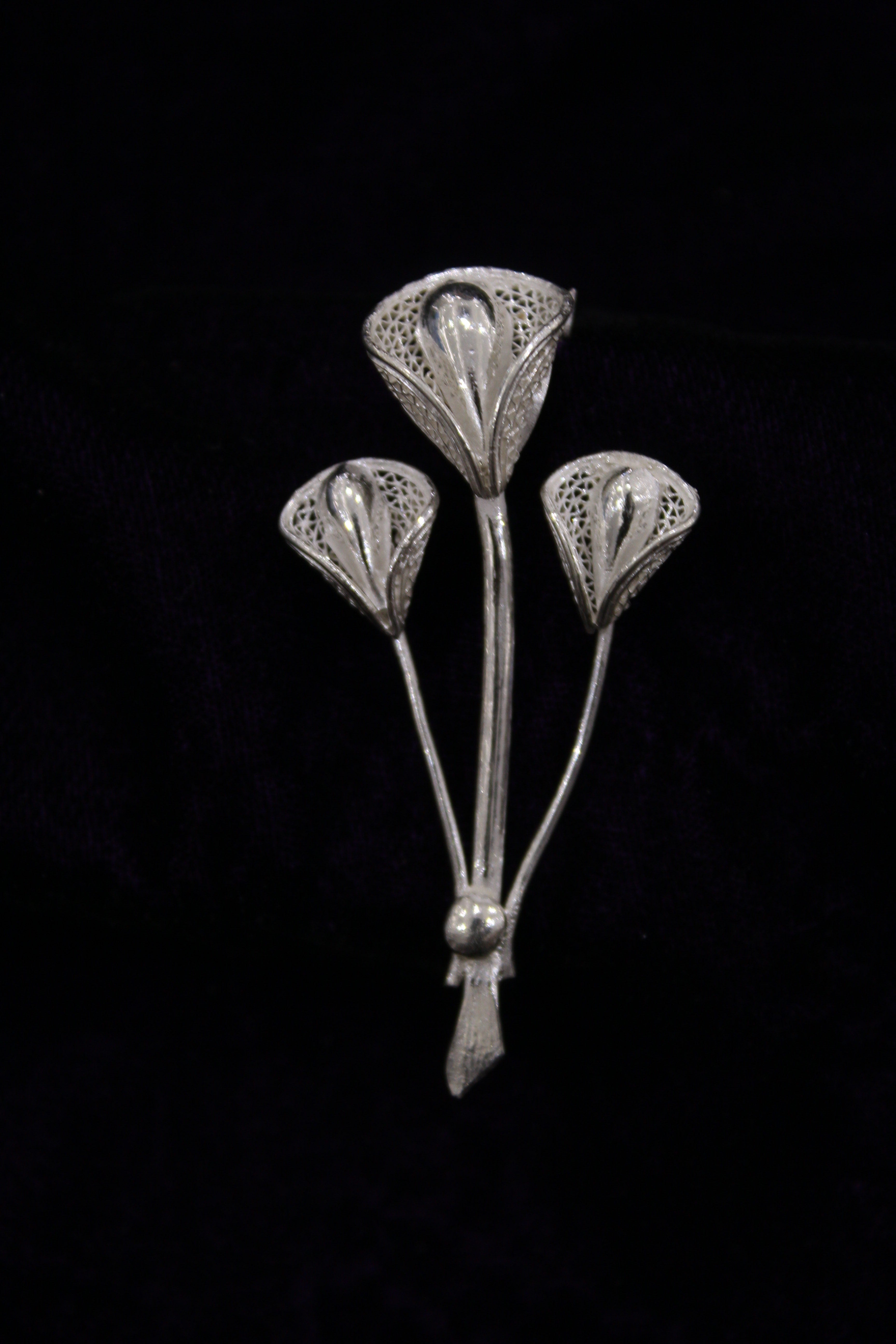 Indianvillez Bouquet Designer Silver Filigree Saree Pin