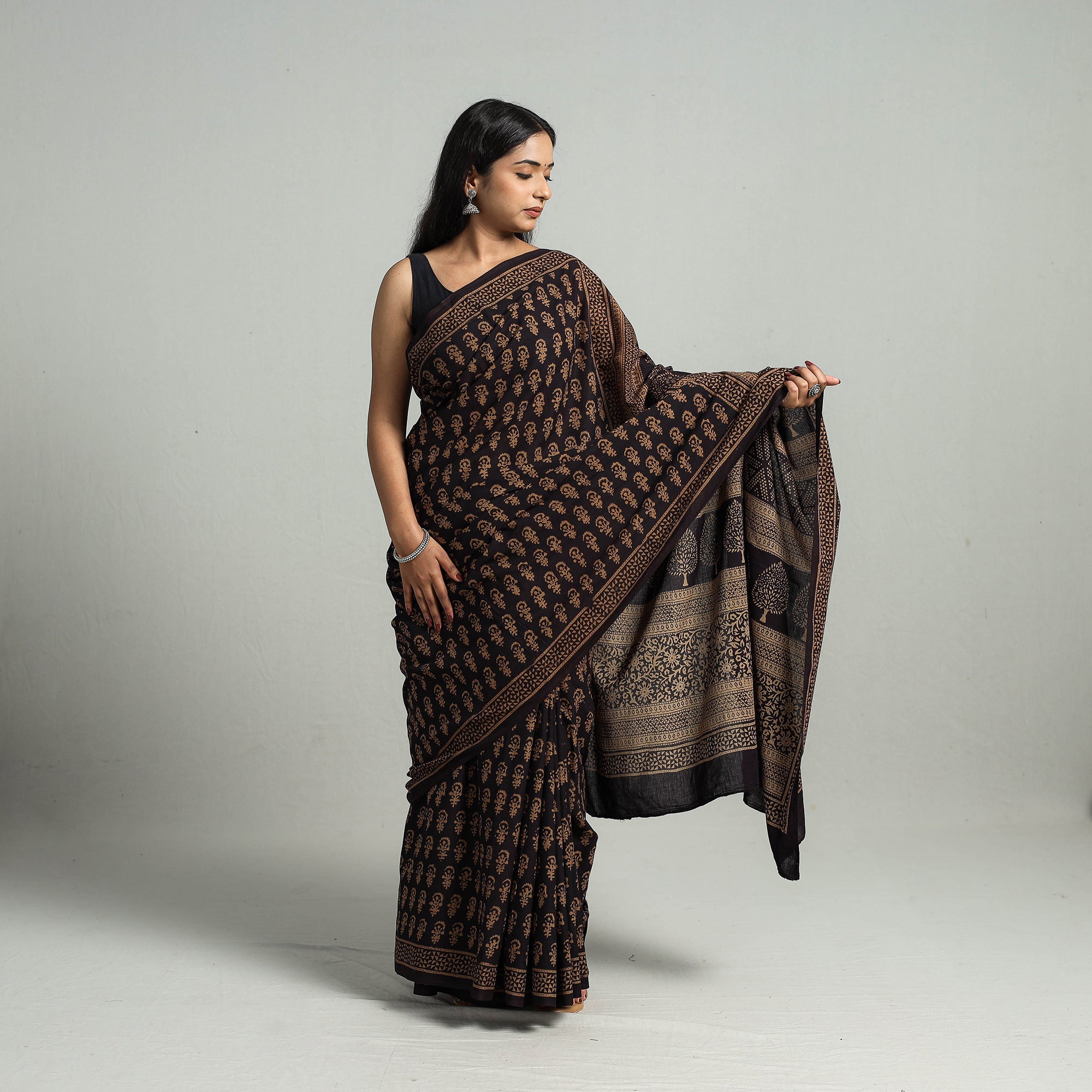 BAGH PRINTS BY MOHAMMED BILAL KHATRI Brown - Natural Dyed Bagh Print Cotton Saree with Blouse Piece 08 - view 2
