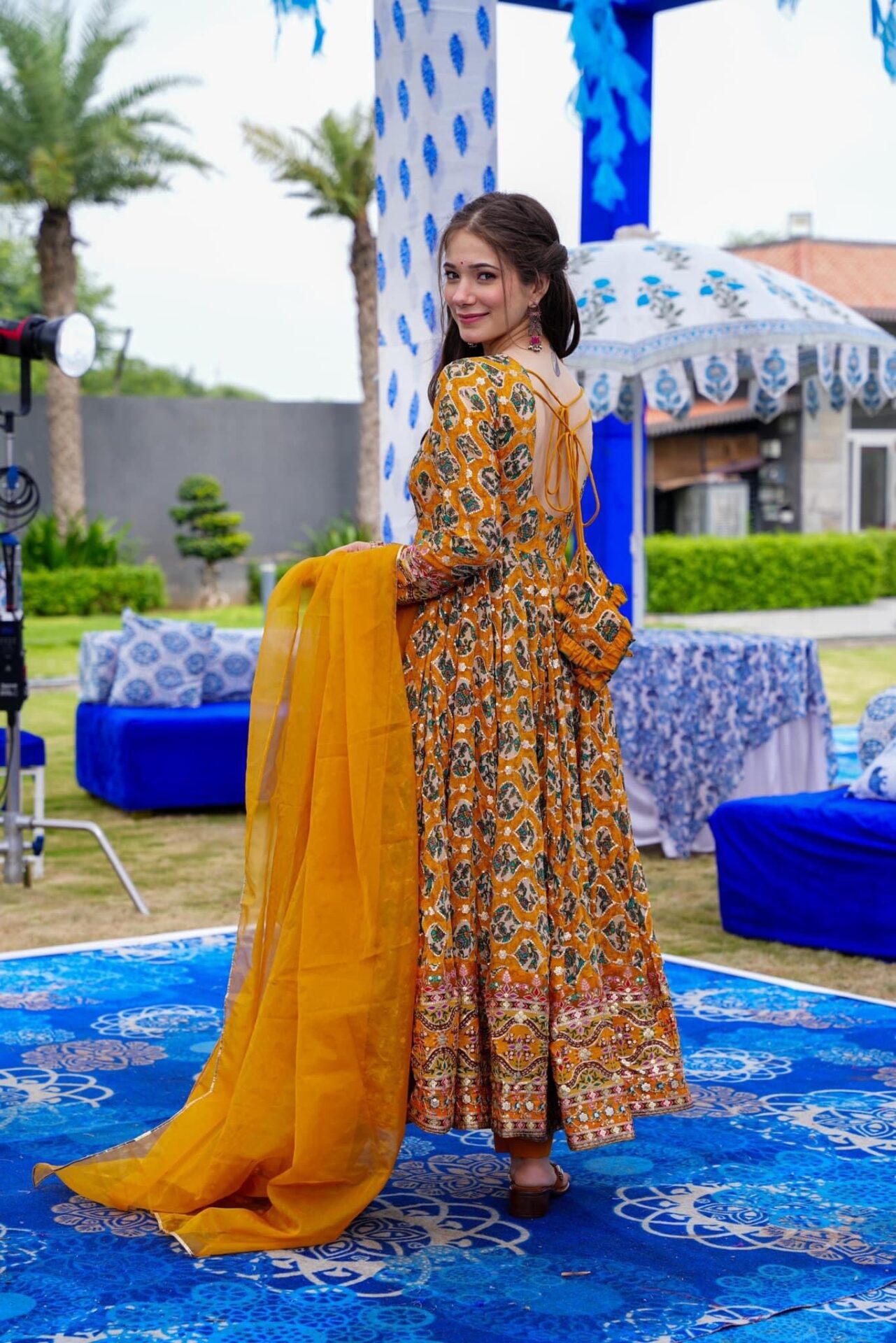 Idaho-o Sana heavy embroidered suit set - view 5