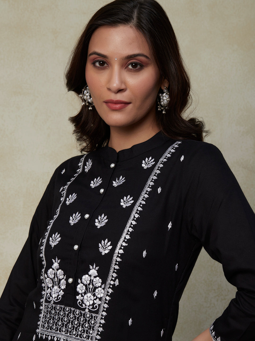 Fashor Solid Resham & Zari Embroidered Kurta With Embroidered pants - Black - view 3