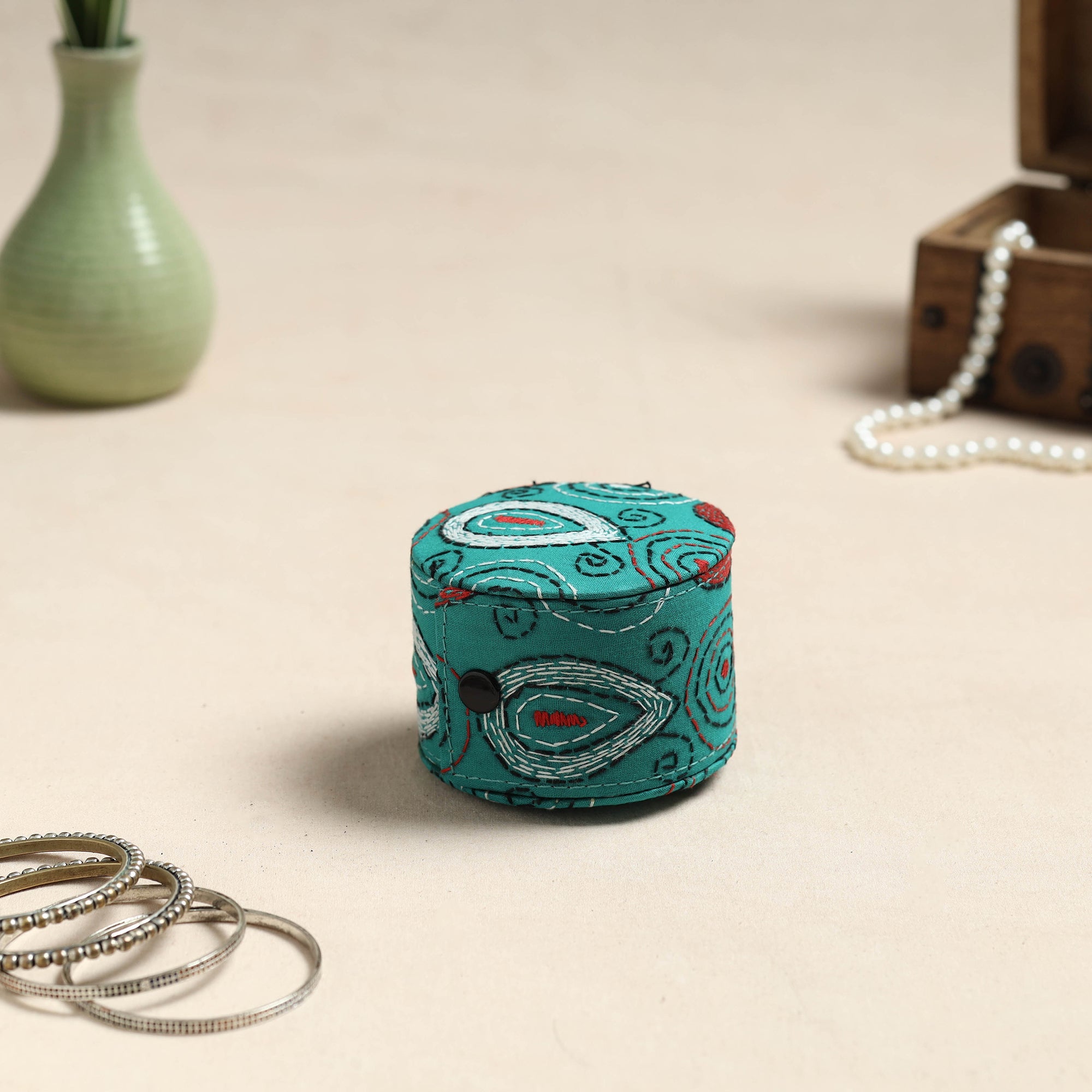 ASALKAAR Bengal Kantha Work Handcrafted Bangle Box (Small)