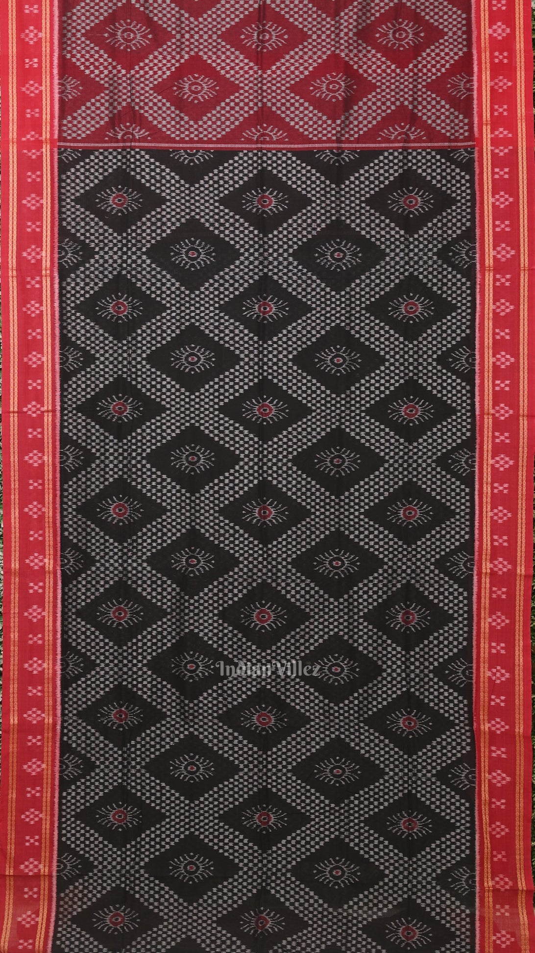 IndianVillèz Black Red Tarabali Odisha Ikat Sambalpuri Cotton Saree - view 3