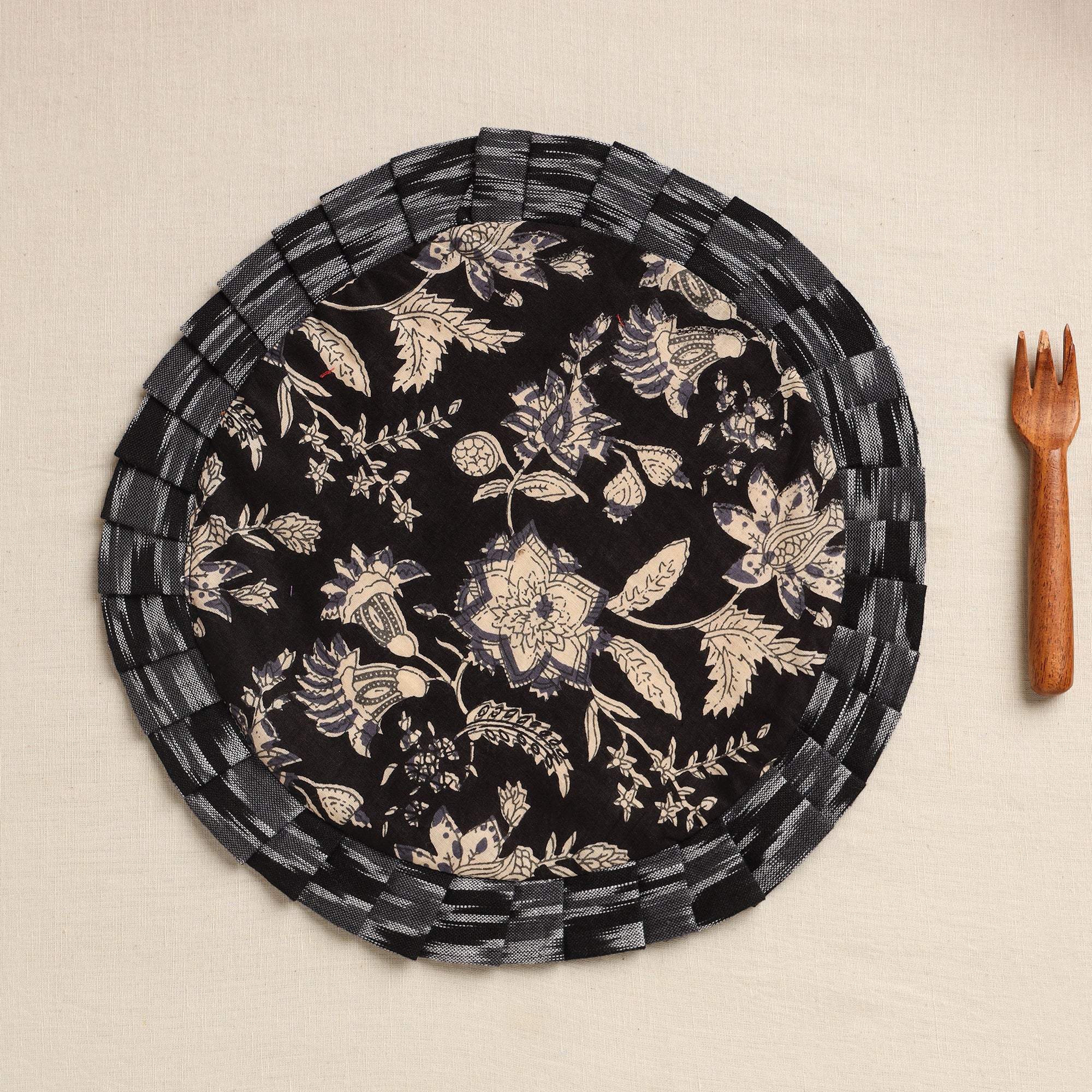 NOORI BAZAR Black - Handcrafted Cotton Round Pot Holder 04 - view 2
