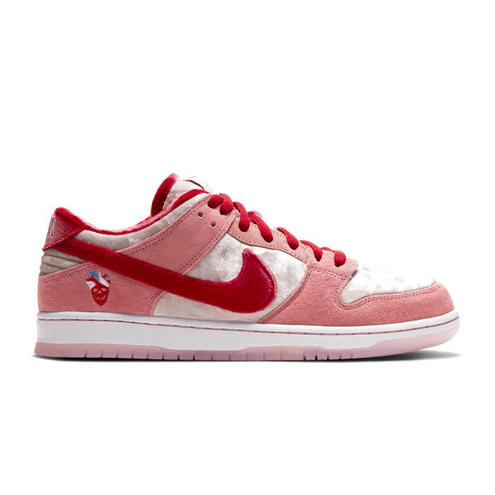 HYPE ELIXIR StrangeLove x Dunk Low SB Valentine's Day