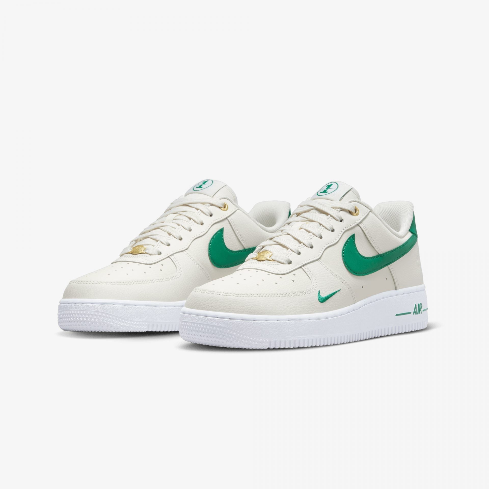 Se white-metallic gold – Nike | AIR FORCE 1'07 SE { WHITE-METALLIC GOLD