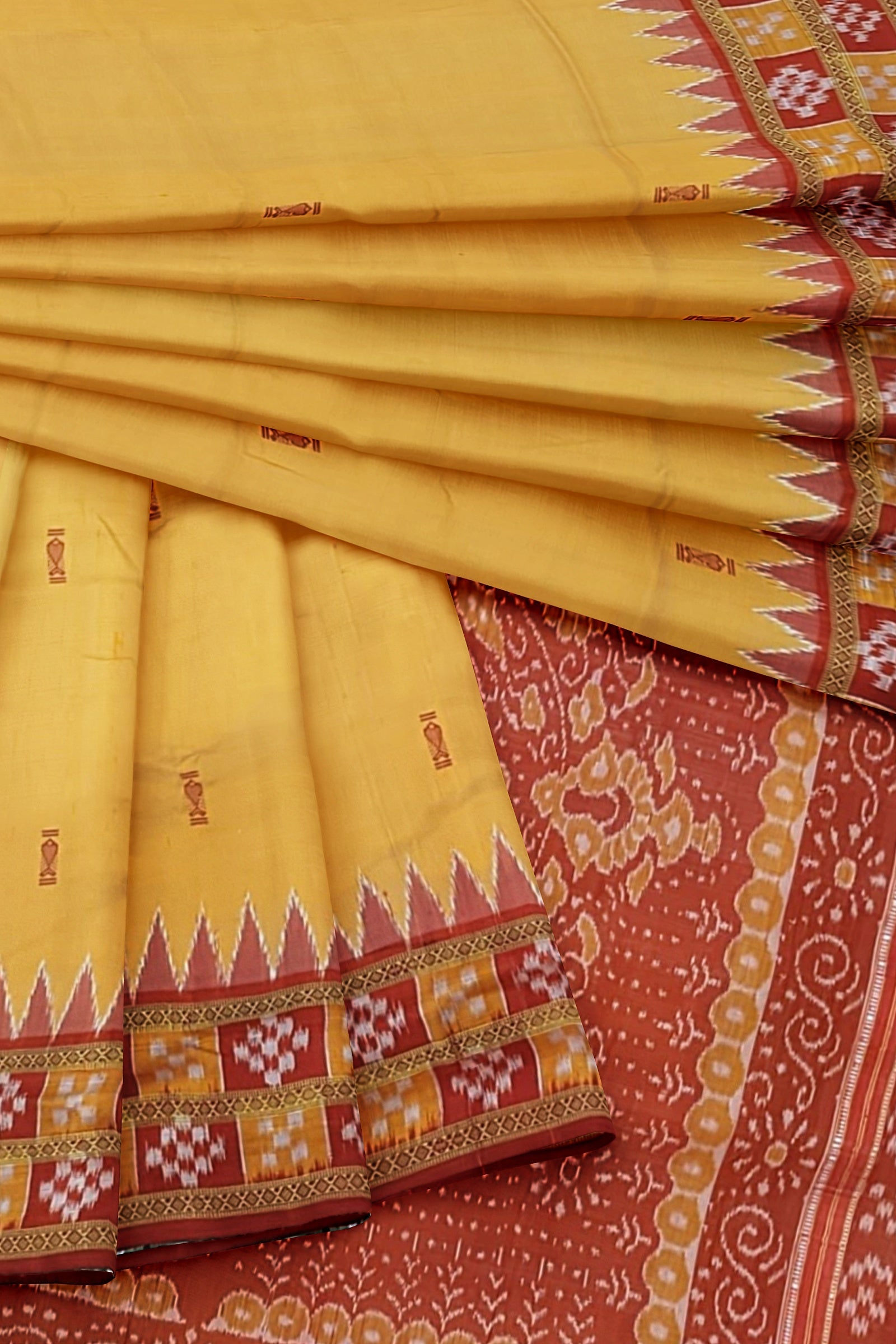 IndianVillèz Deep Yellow Double Border Pasapalli Fish Motif Khandua Silk Saree - view 4