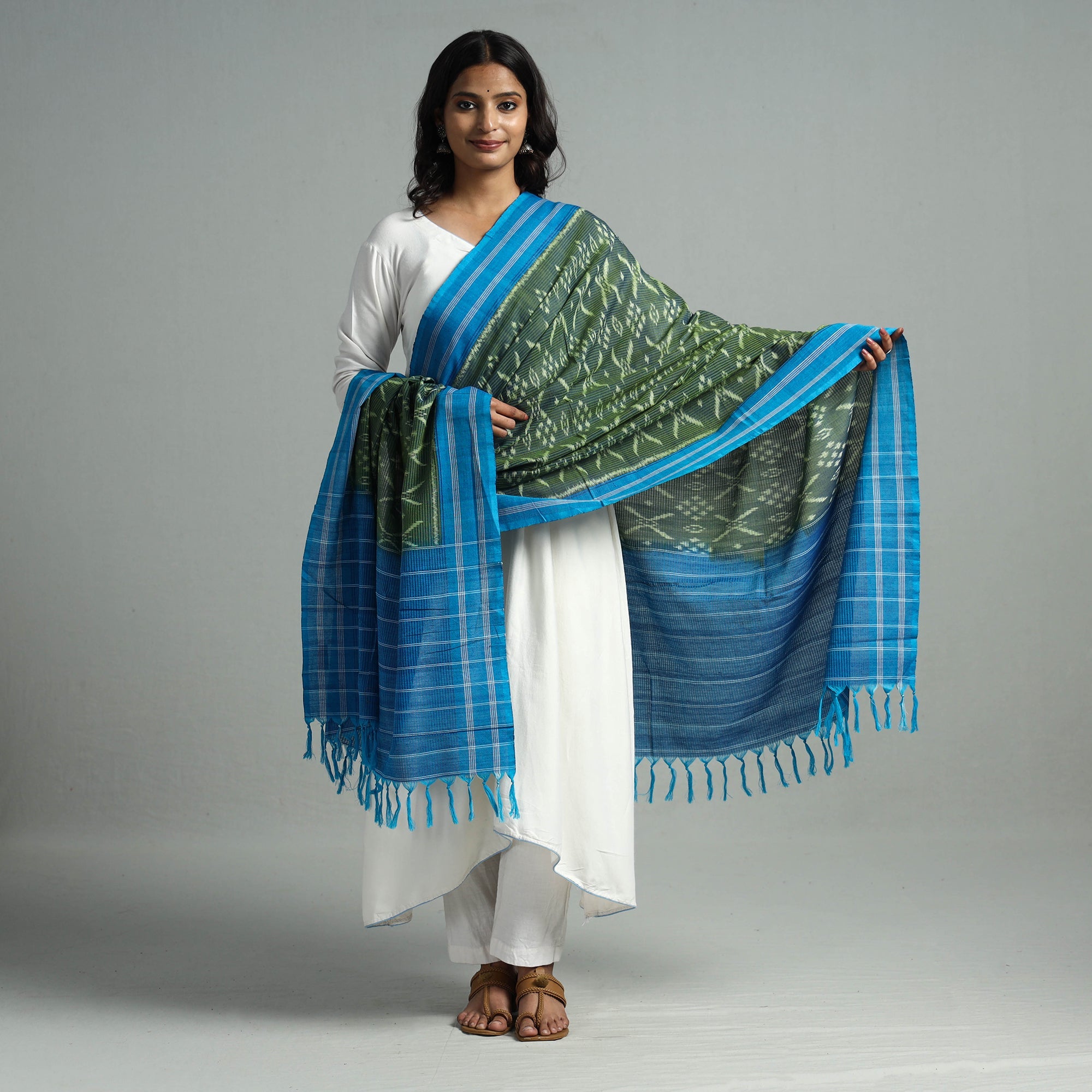 POCHAMPALLY IKAT WEAVES BY GOVARDHAN Green - Pochampally Missing Ikat Weave Cotton Handloom Dupatta 04 - view 2