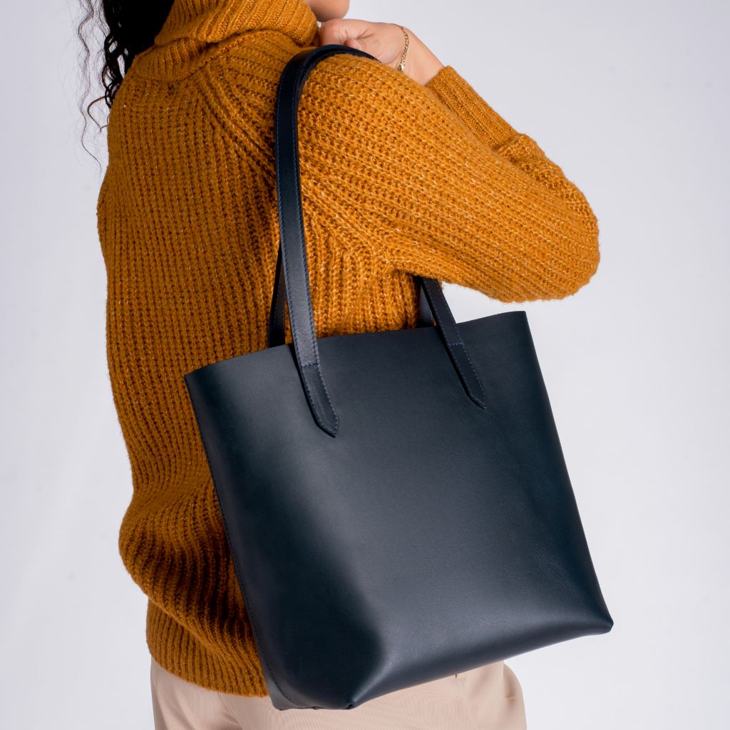 Thursday Boots - Women's Bags Everyday Tote | Navy (M) - view 6