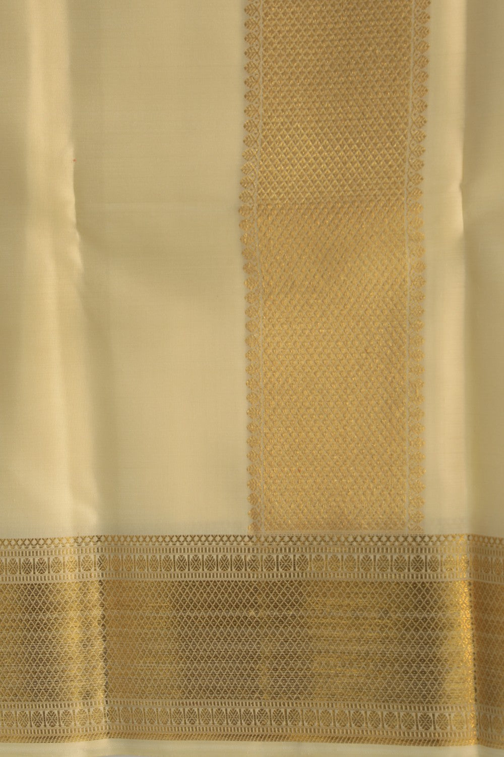 Kalanjali Kanchi Silk Ivory Cream Dhoti With Kanduva (8 X 4) - view 4