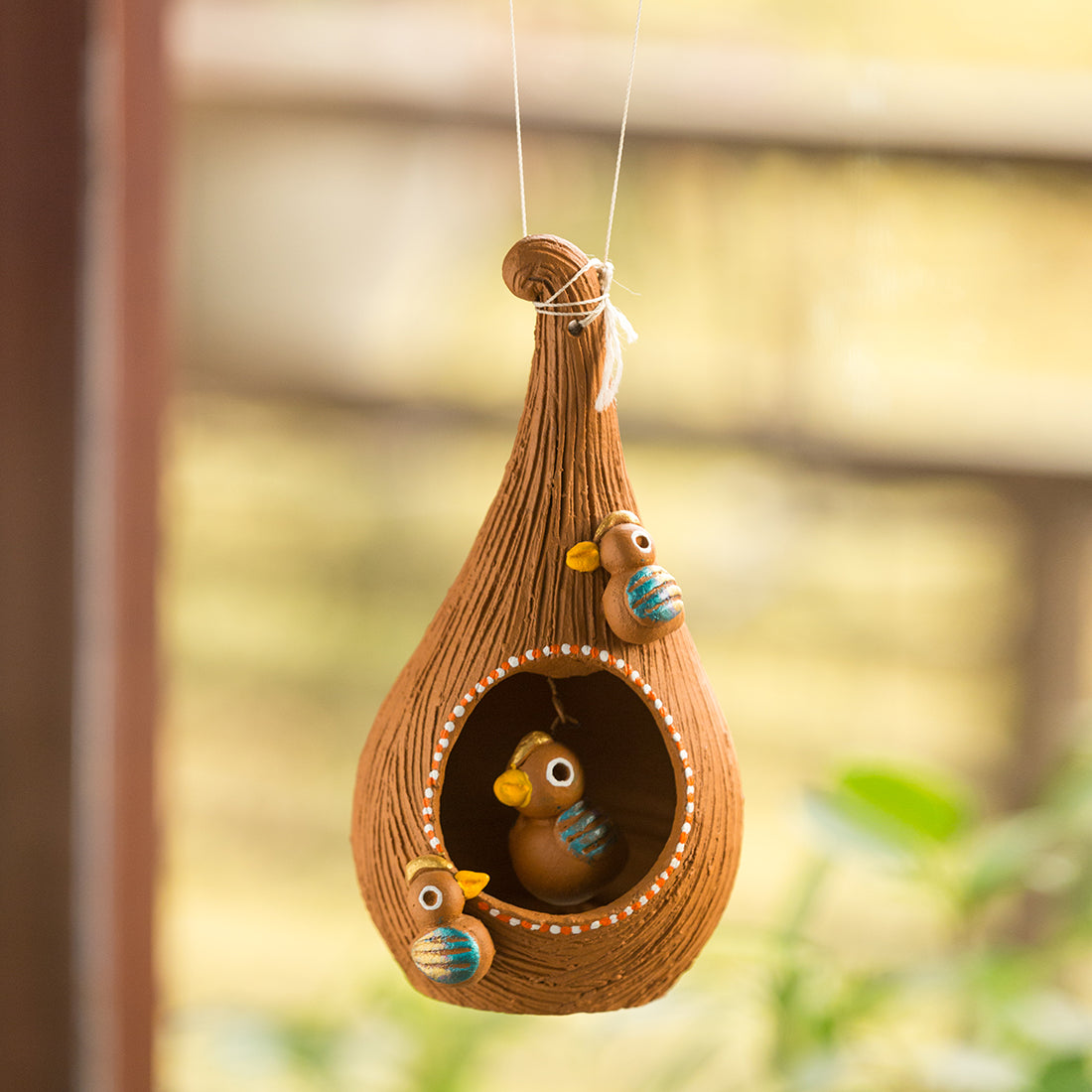 EXCLUSIVELANE 'Cuckoo in a Nest' Handpainted Garden Decorative Terracotta Bird House