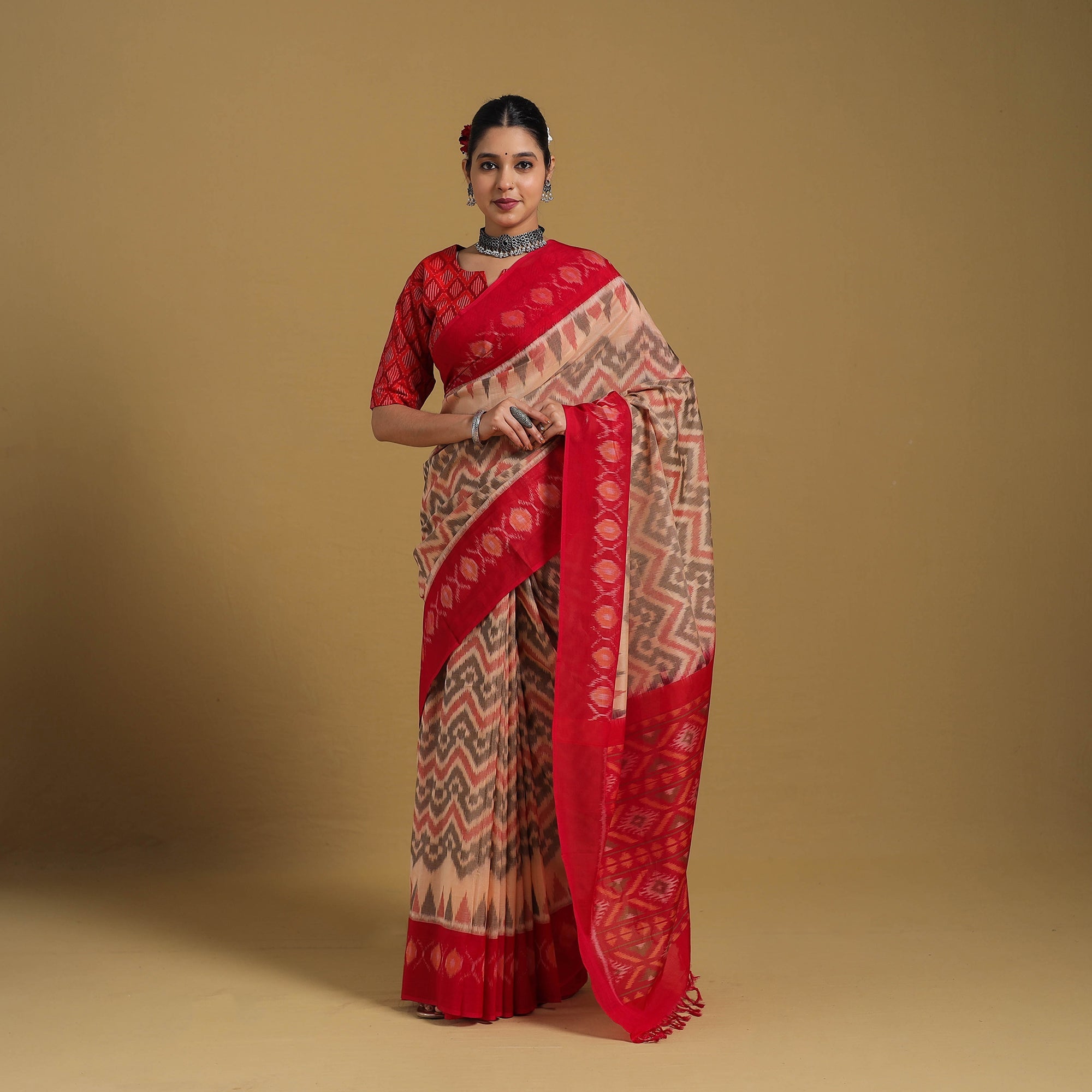 SOUTH KARGHA Beige - Telia Rumal Handloom Cotton Pochampally Double Ikat Saree 05