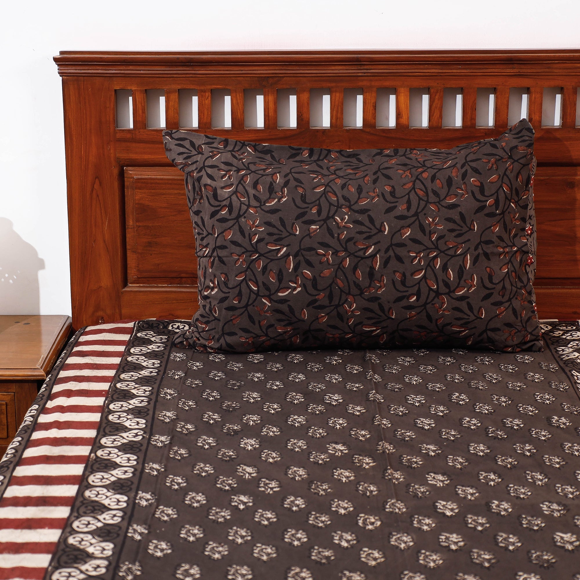 HAVELI CHRONICLES Brown - Pipad Block Printed Cotton Single Bed Cover with Pillow Covers (90 x 60 in) - view 2
