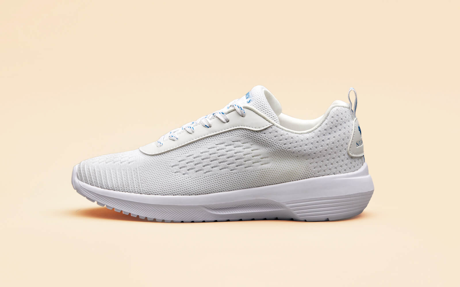 Neeman's Everyday Basic Sneakers : Powder White
