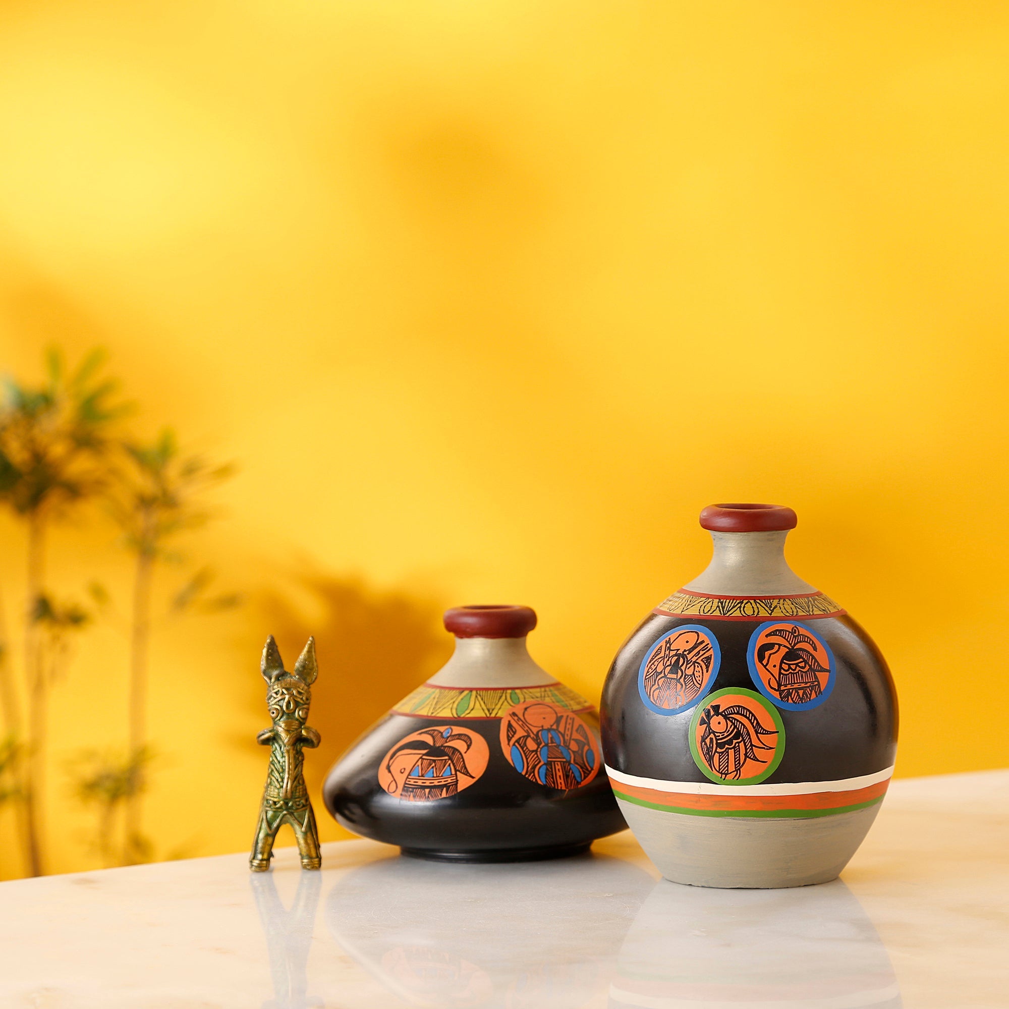 ART CREATIONS BY SUMAN SONTHALIA Black Earthen Vases with Madhubani Tattoo Art - So2