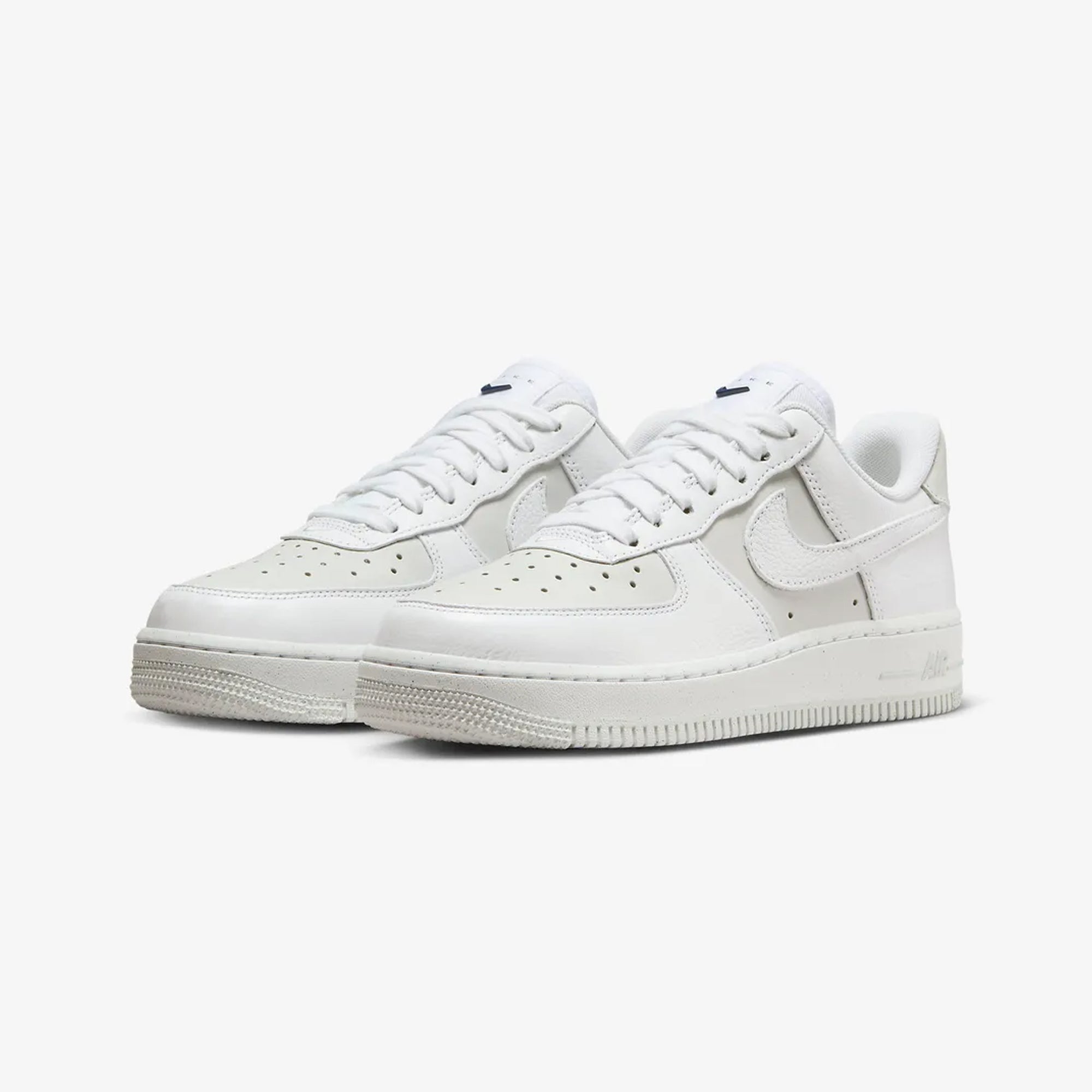 Nike | AIR FORCE 1 '07 LX { WHITE/LT SMOKE GREY-PHOTON DUST-WHITE