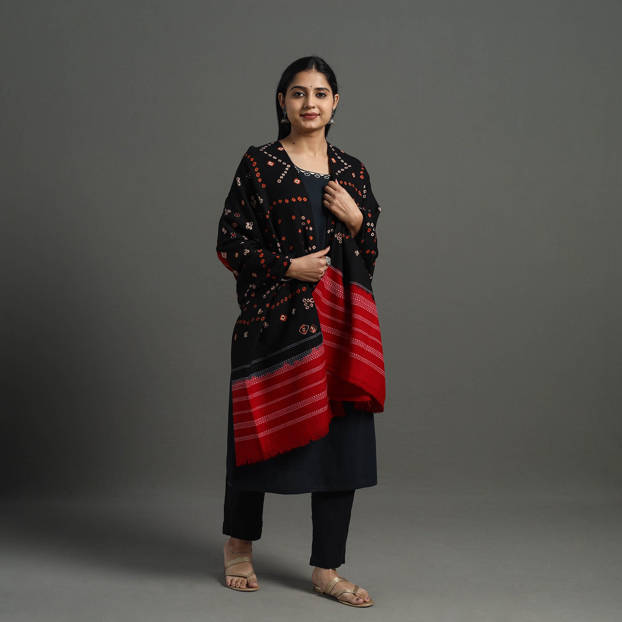 VANKAR BHIMJI KANJI Black - Mirror Work Handwoven Bagida Bandhani Wool Shawl 04 - view 2