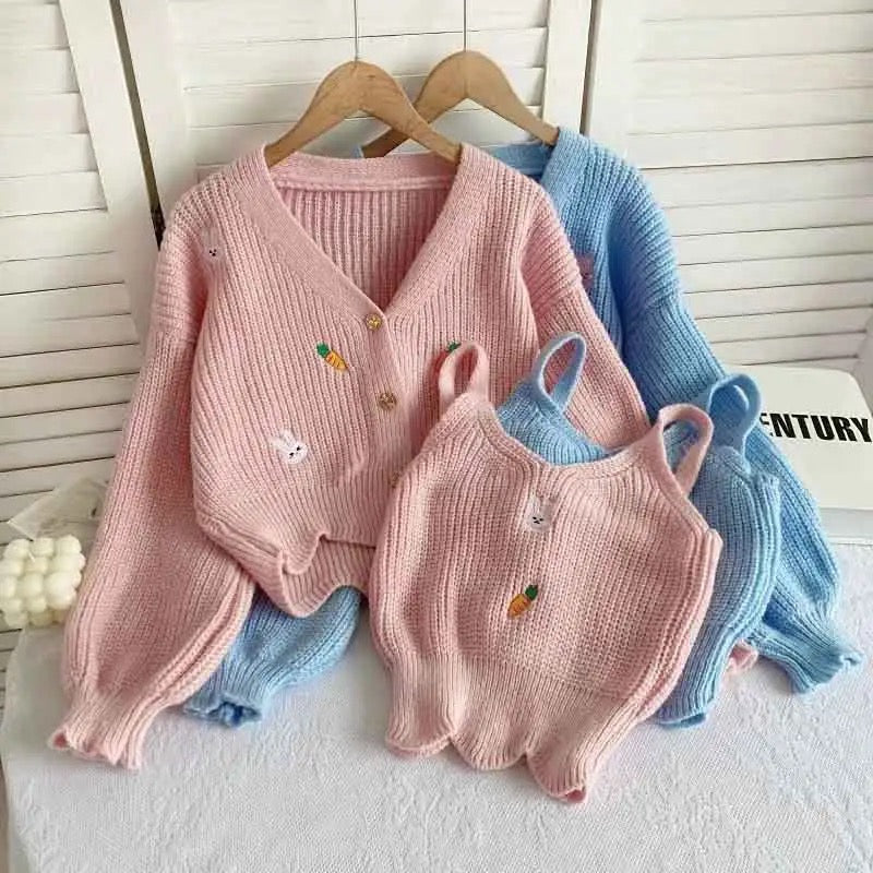 Alamode By Akanksha Amaya Statement Woolen Tops with Sweater