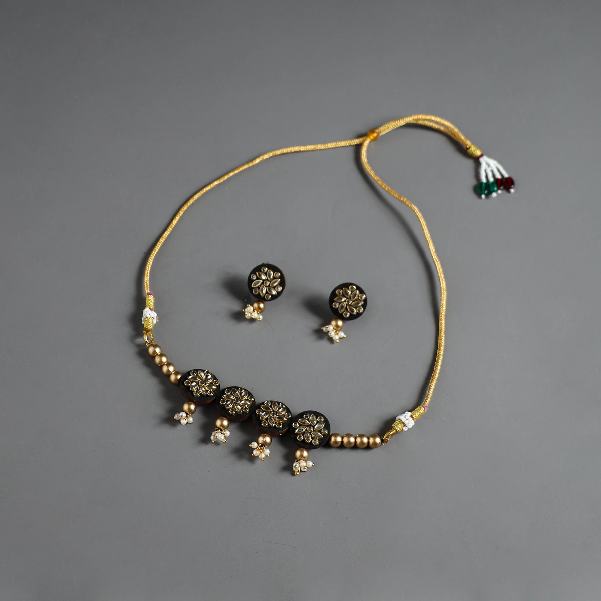 DIVINE GUIDANCE CREATIONS Handmade Kundan & Beadwork Choker Necklace Set 10 - view 2