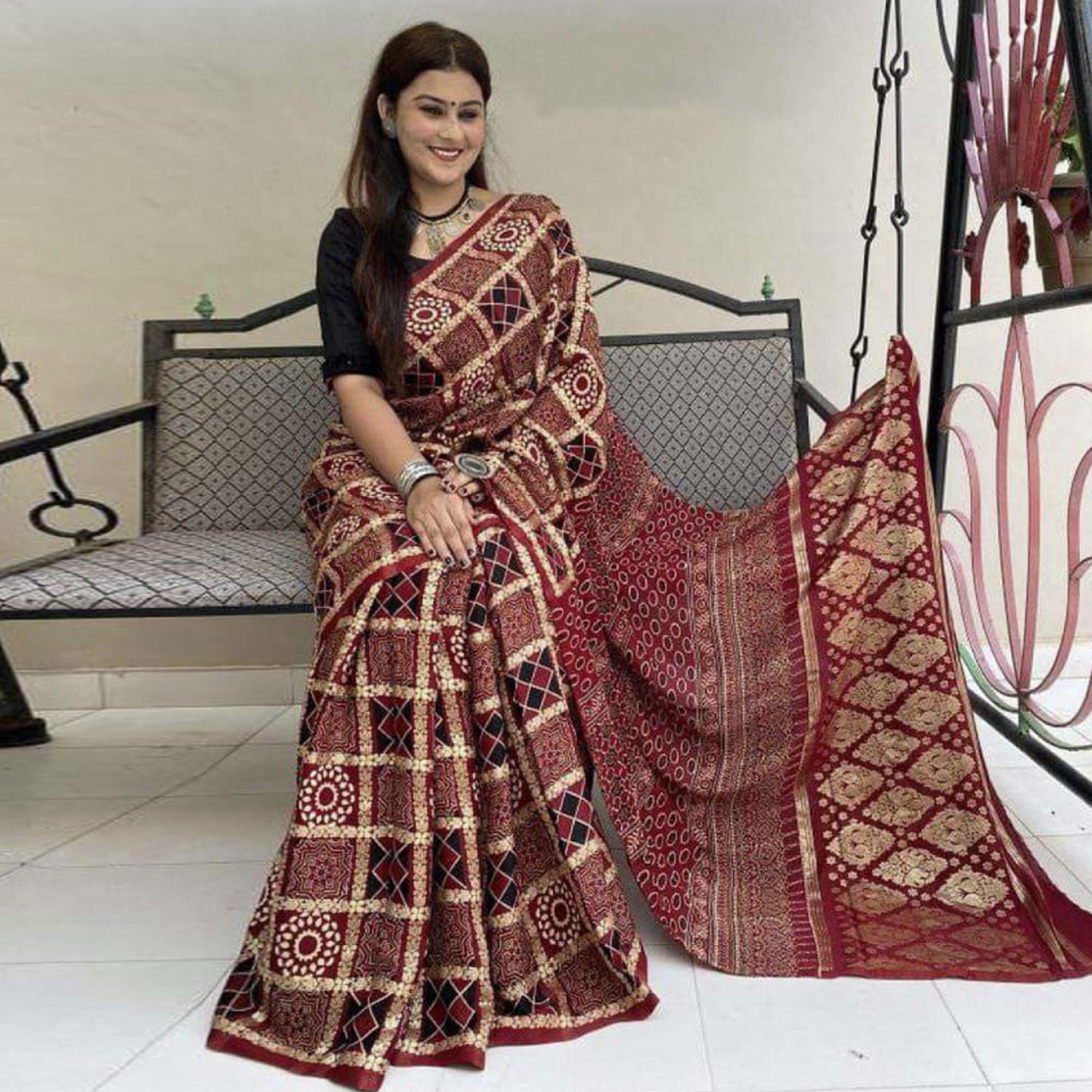 Peachmode Maroon Digital Printed Linen Saree – Women's