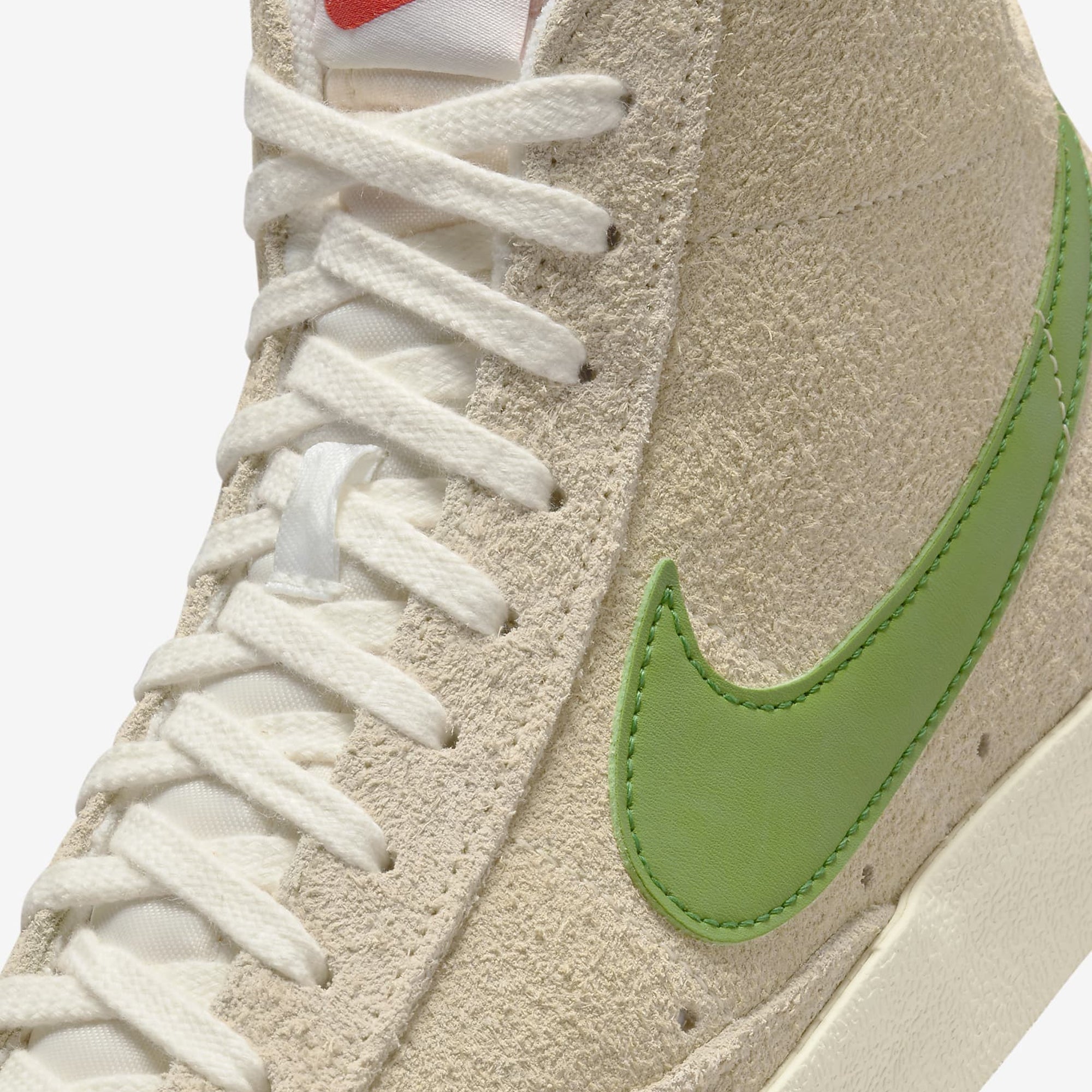 Nike | BLAZER MID '77 VINTAGE { MUSLIN/CHLOROPHYLL-COCONUT MILK-SAIL - view 3