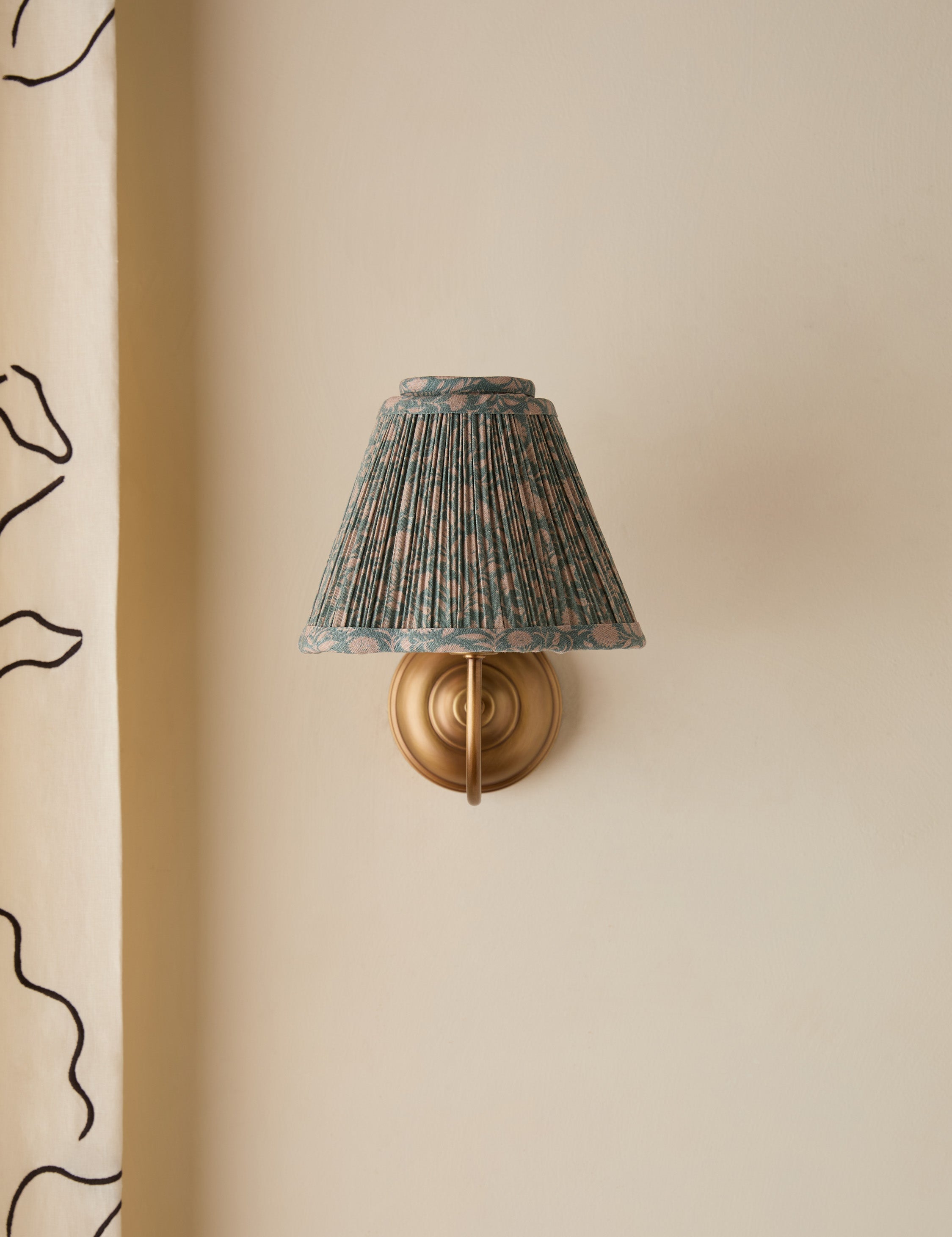 Lulu and Georgia Sconce light - view 2