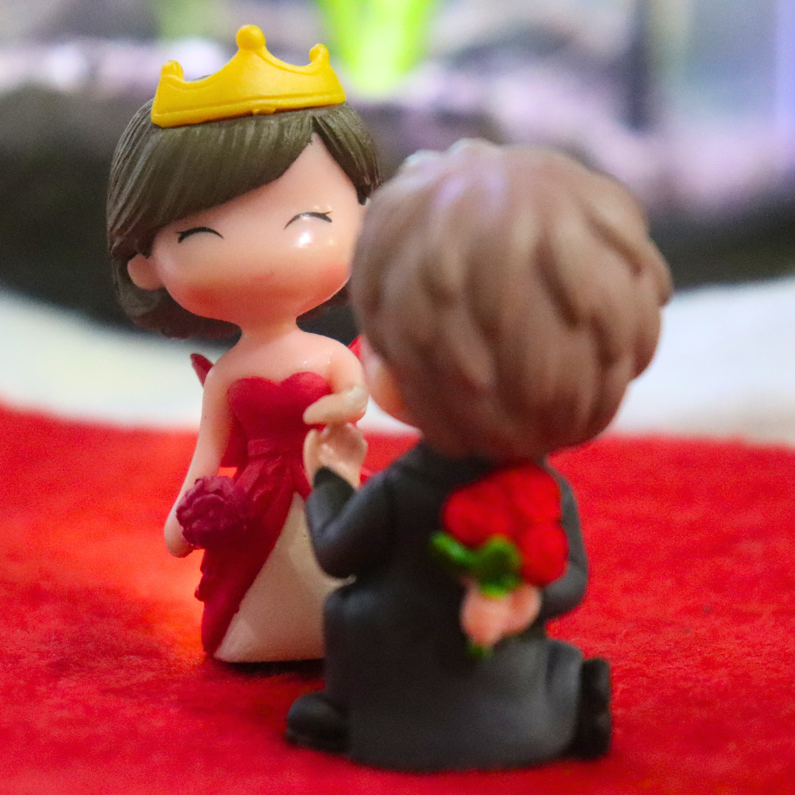 Seed2Plant Romantic Proposal Miniature – Cute Wedding Couple Figurine for Fairy Garden & Home Decor - view 2