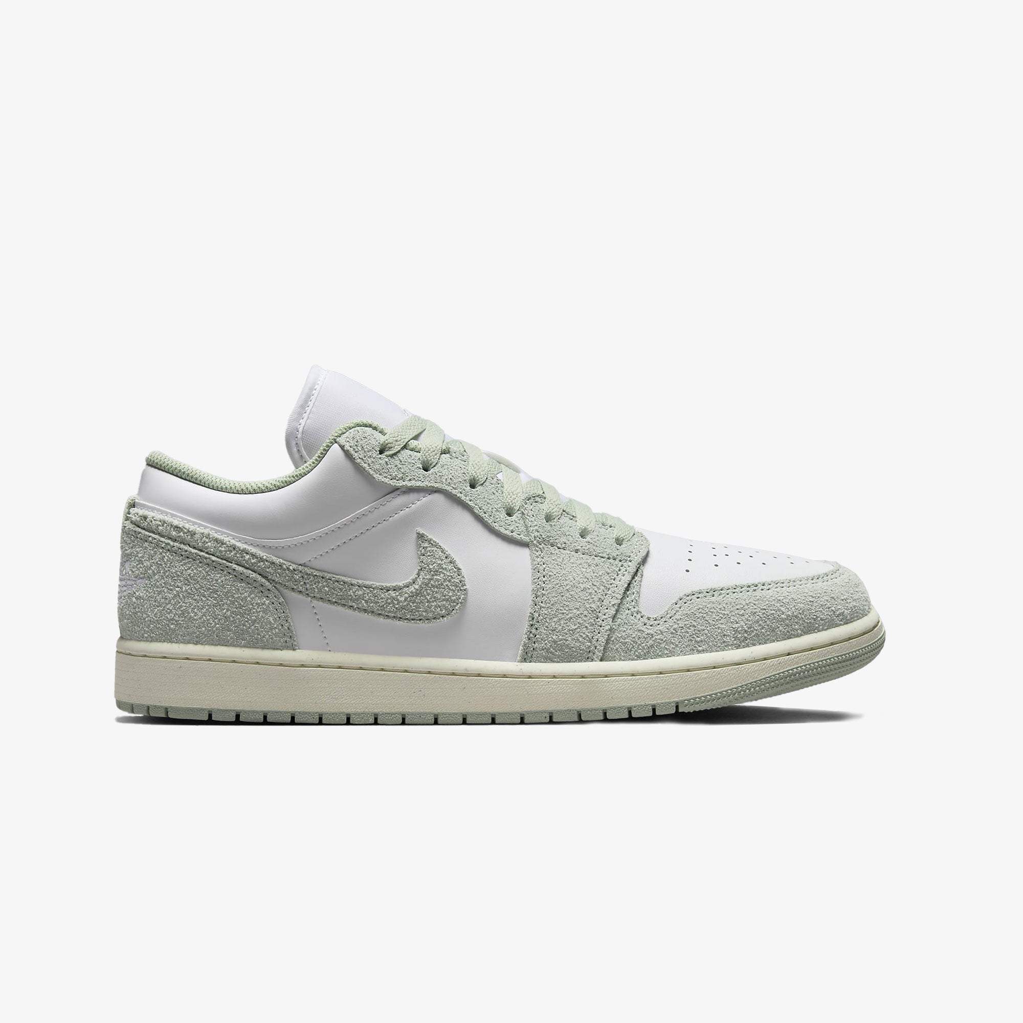 Jordan | AIR JORDAN 1 LOW SE { WHITE/SEAFOAM-SAIL