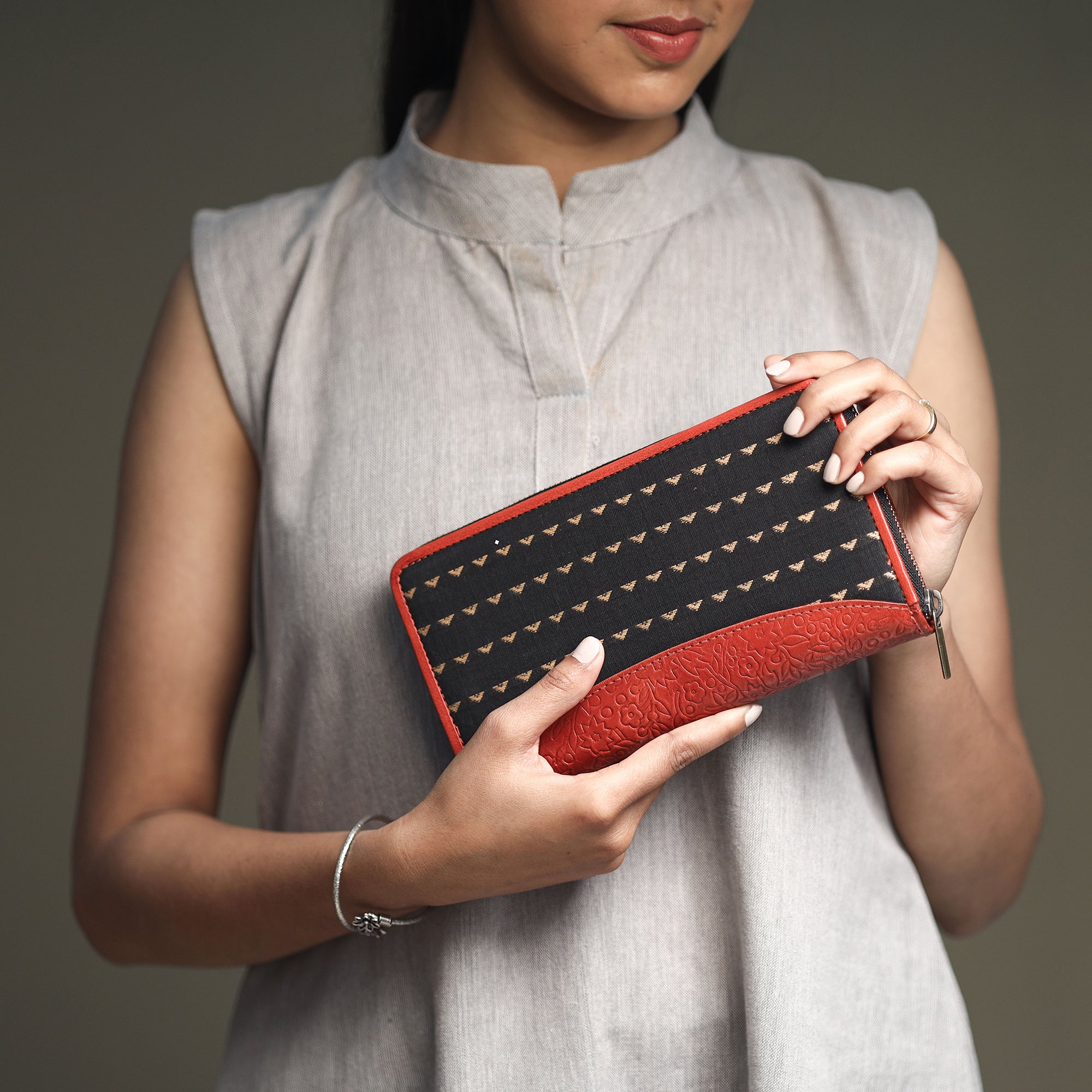 ASALKAAR Black - Handcrafted Jacquard Weave Leather Wallet