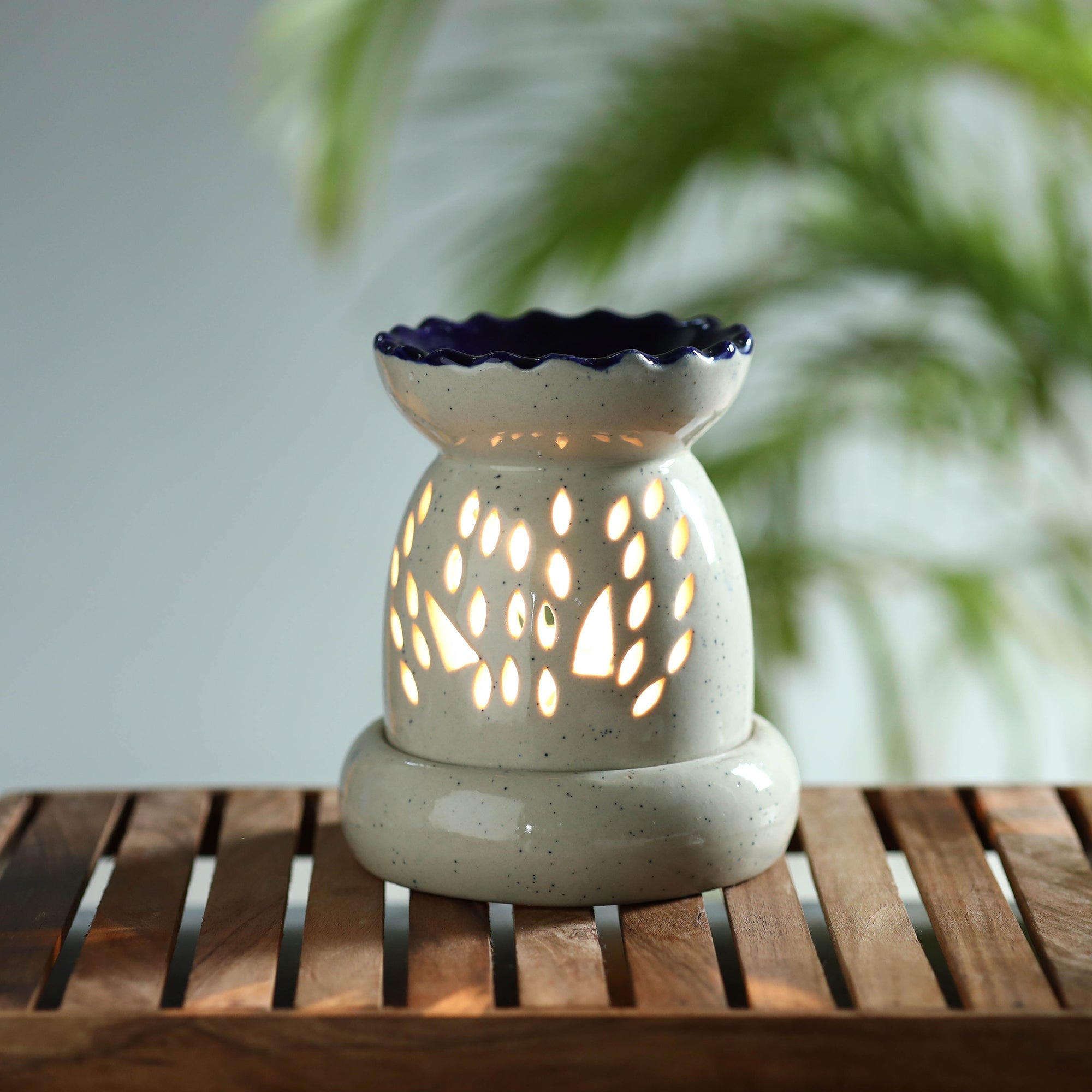 ITOKRI CRAFTS INITIATIVE Handcrafted Ceramic Electrical Aroma Diffuser (6 inches)