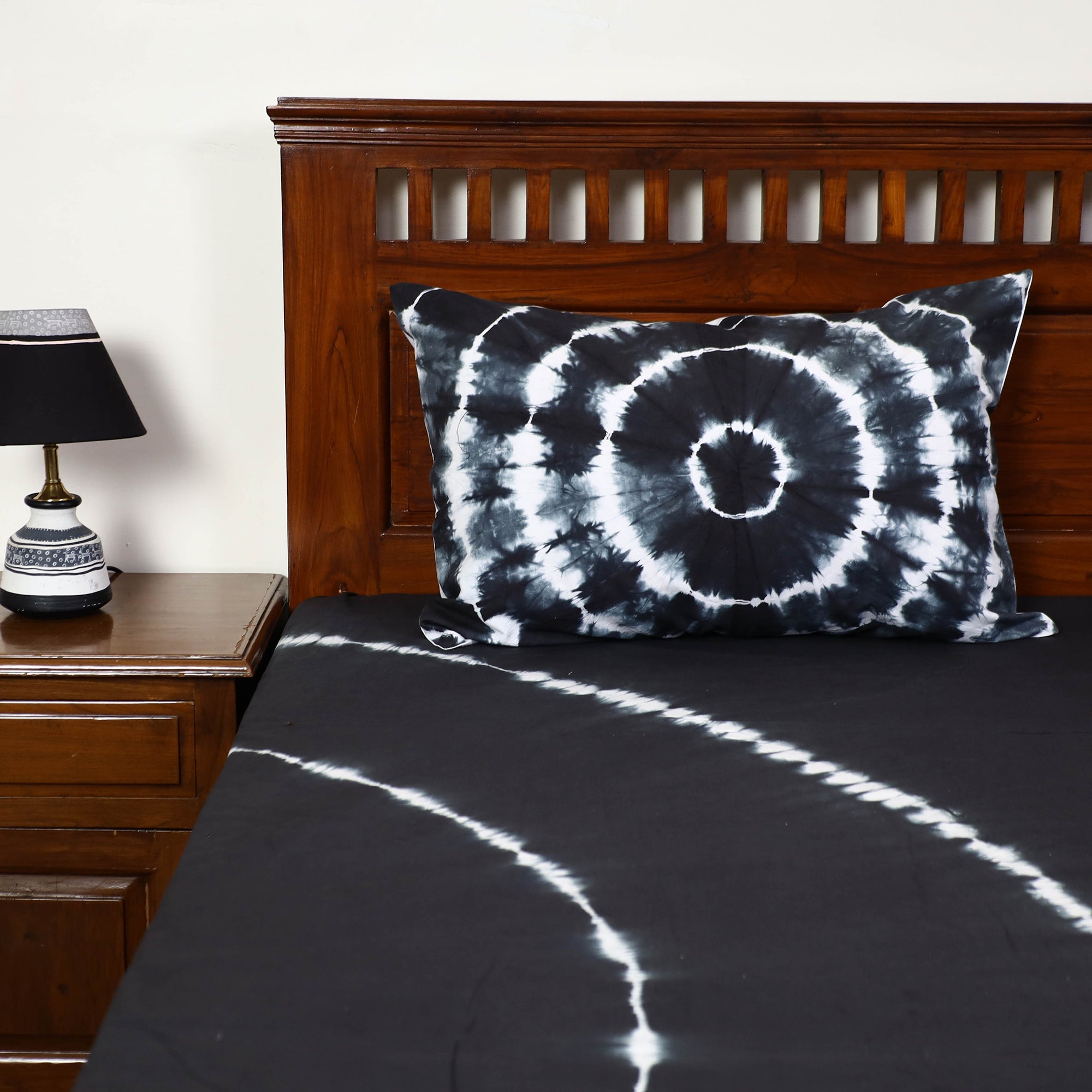 HAVELI CHRONICLES Black - Tie & Dye Cotton Double Shibori Bed Sheet Set - view 2