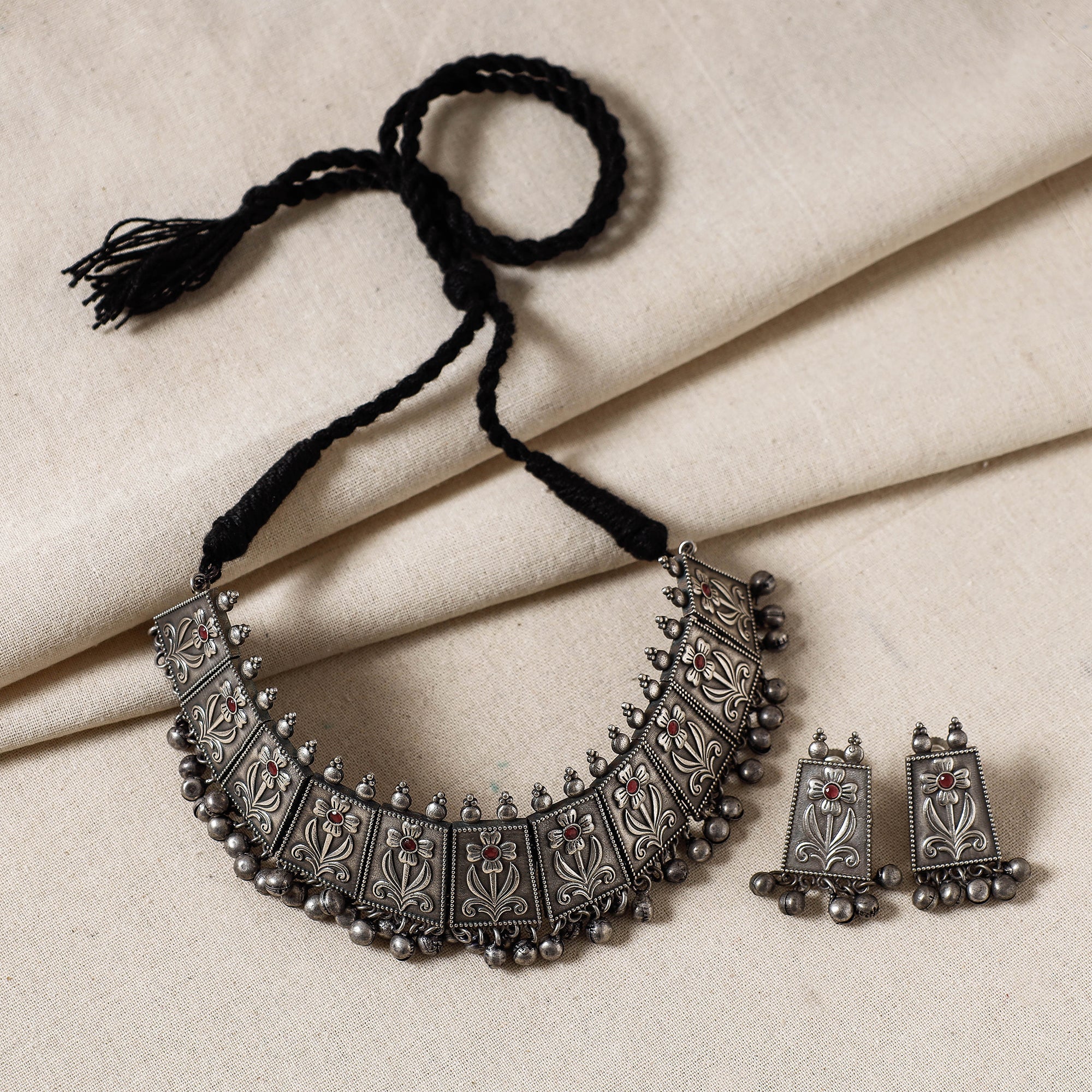 WHITE RIVER STORIES Antique Silver Finish Oxidised Brass Base Necklace Set - view 2