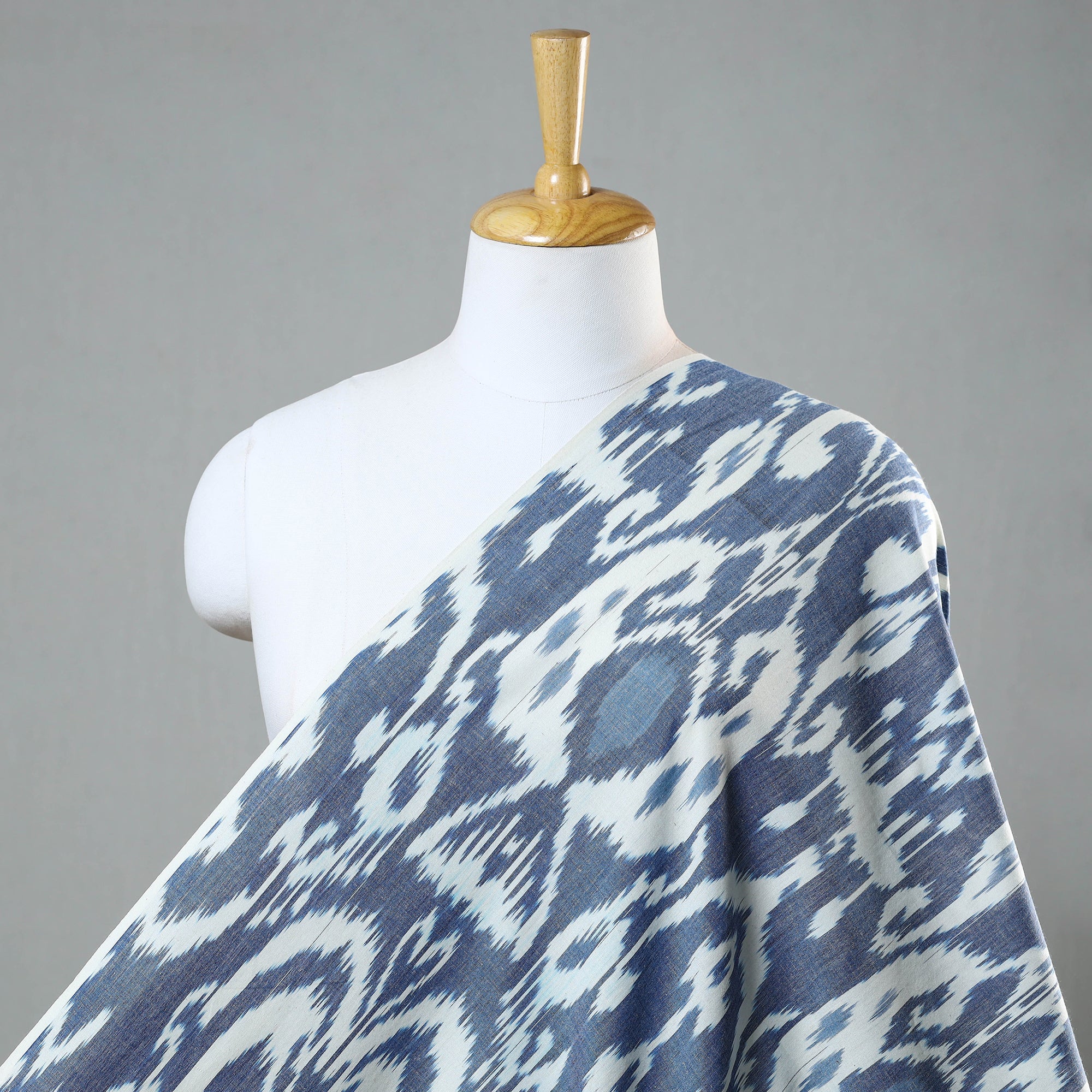 POCHAMPALLY IKAT WEAVES BY GOVARDHAN Blue - Central Asian Pochampally Ikat Handloom Cotton Fabric 01