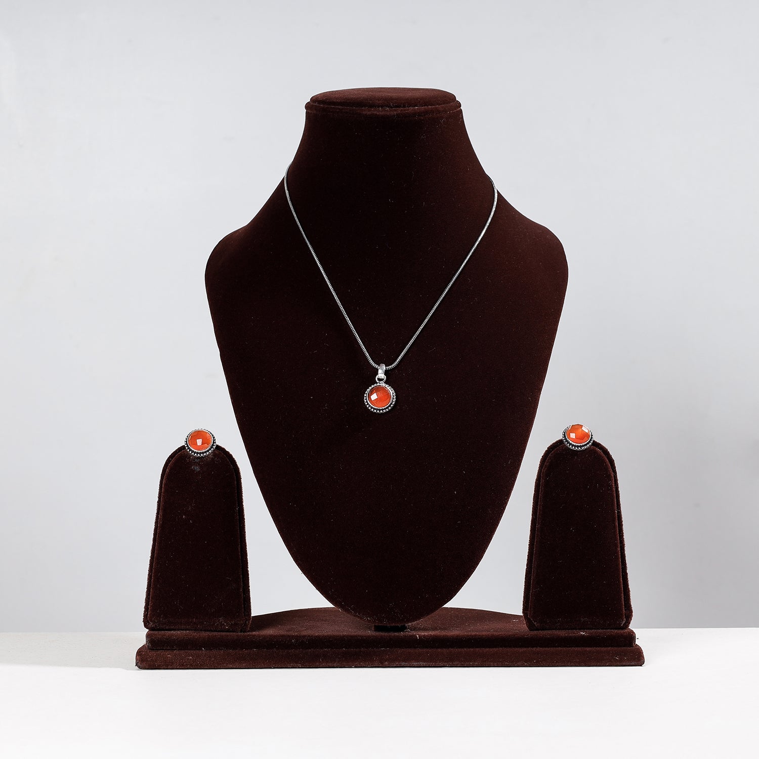 WHITE RIVER STORIES Antique Silver Finish Oxidised Brass Base Stone Work Necklace Set