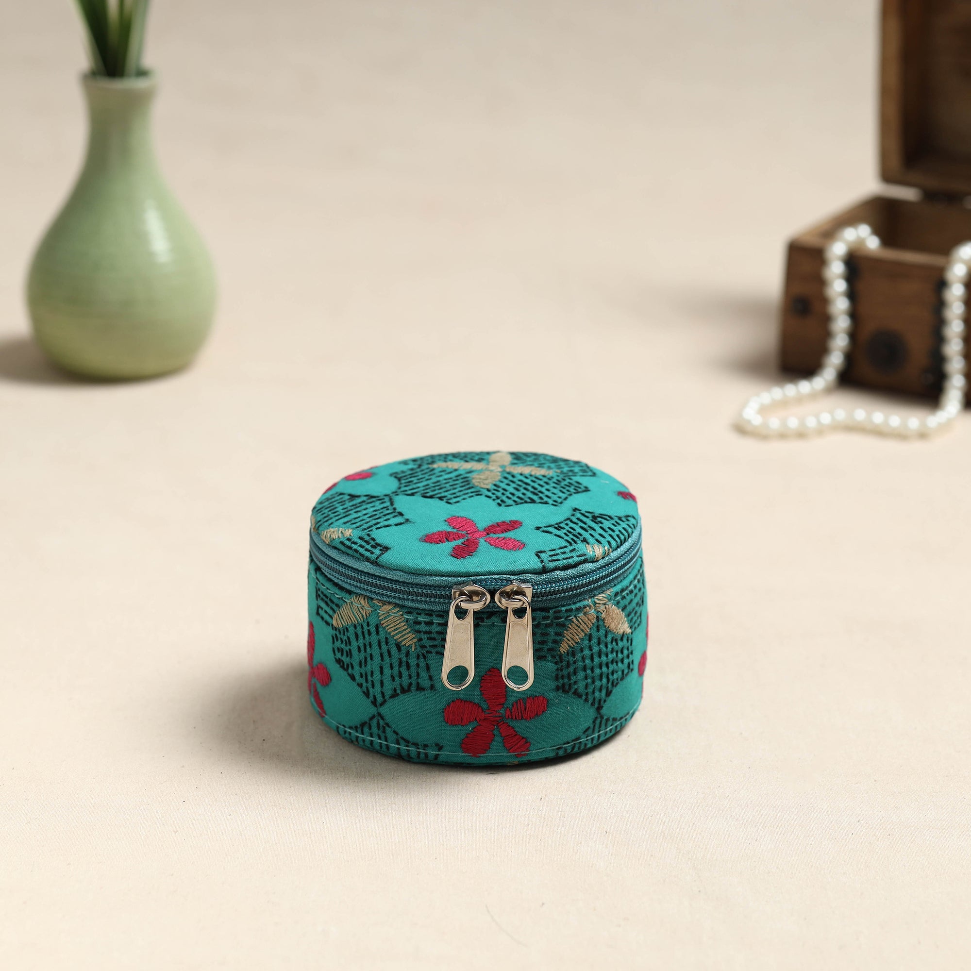 ASALKAAR Bengal Kantha Work Handcrafted Round Utility Box